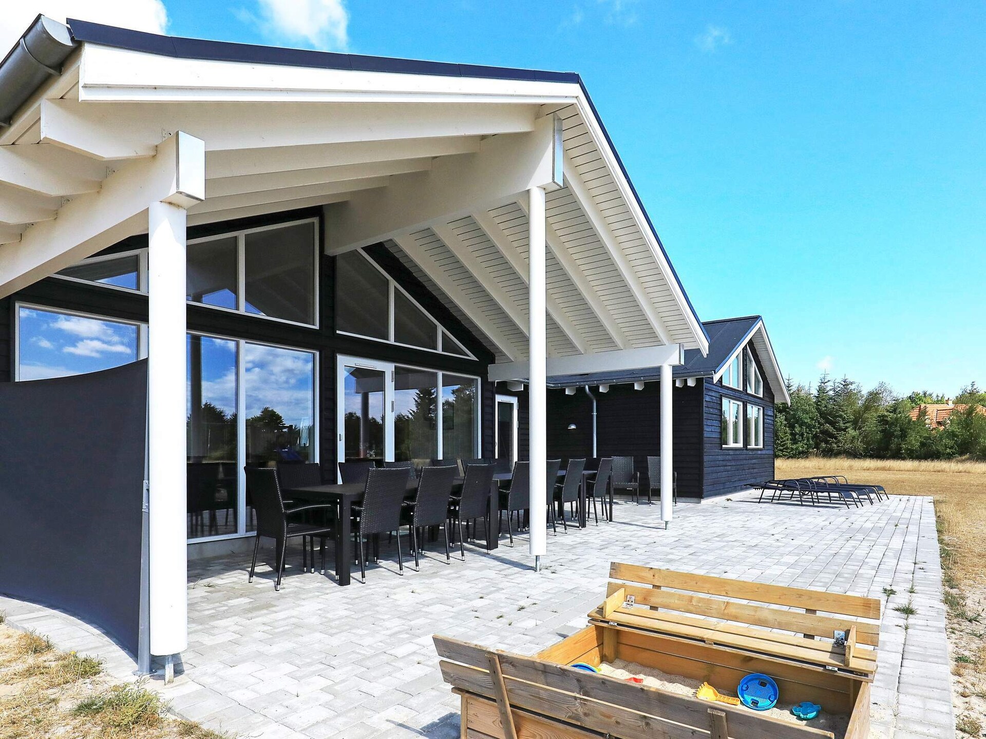 Groots vakantiehuis met zwembad, sauna en activiteitenruimte op 300m van zee in Ålbæk - foto 47