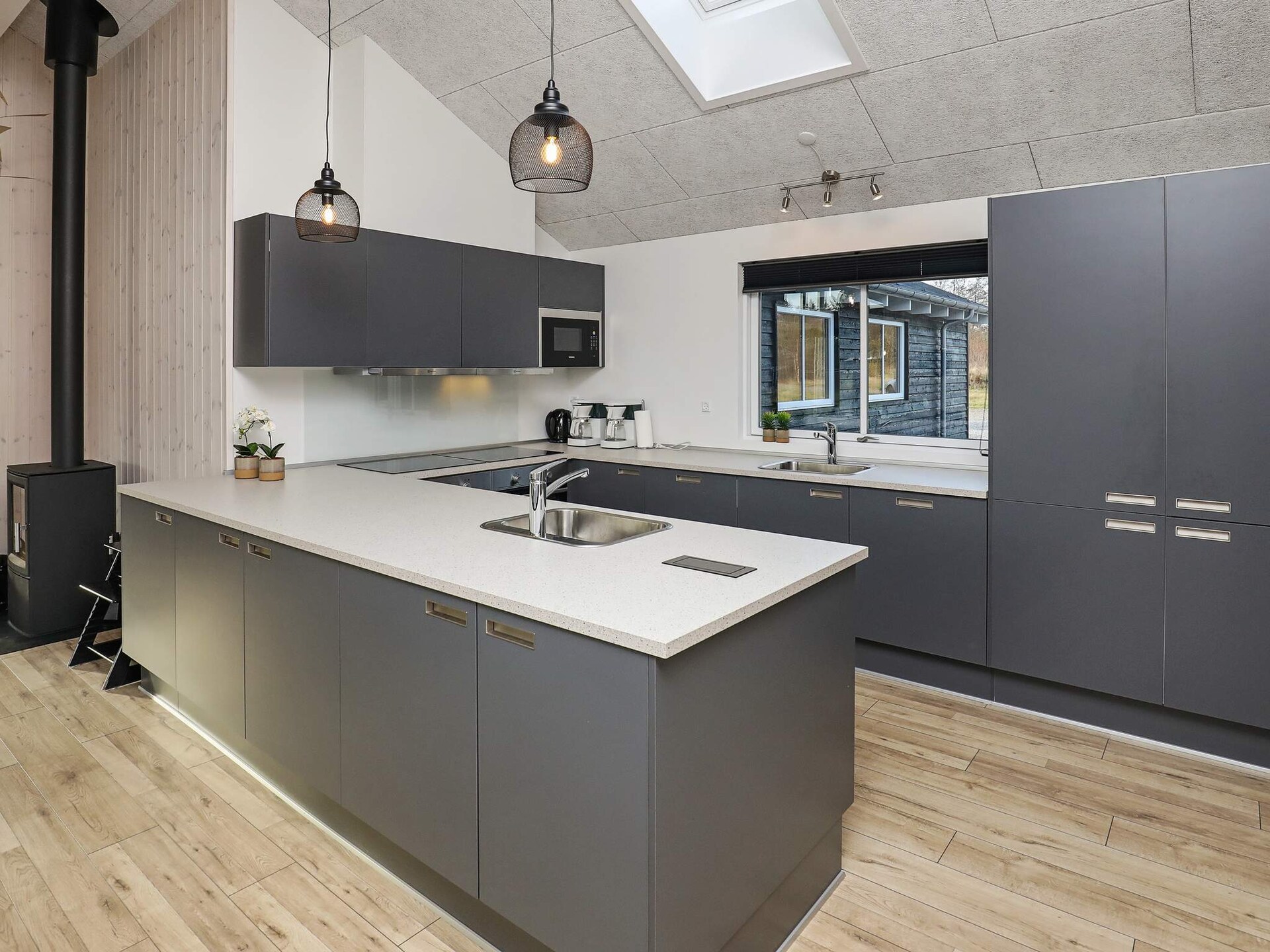 Groots vakantiehuis met zwembad, sauna en activiteitenruimte op 300m van zee in Ålbæk - foto 19