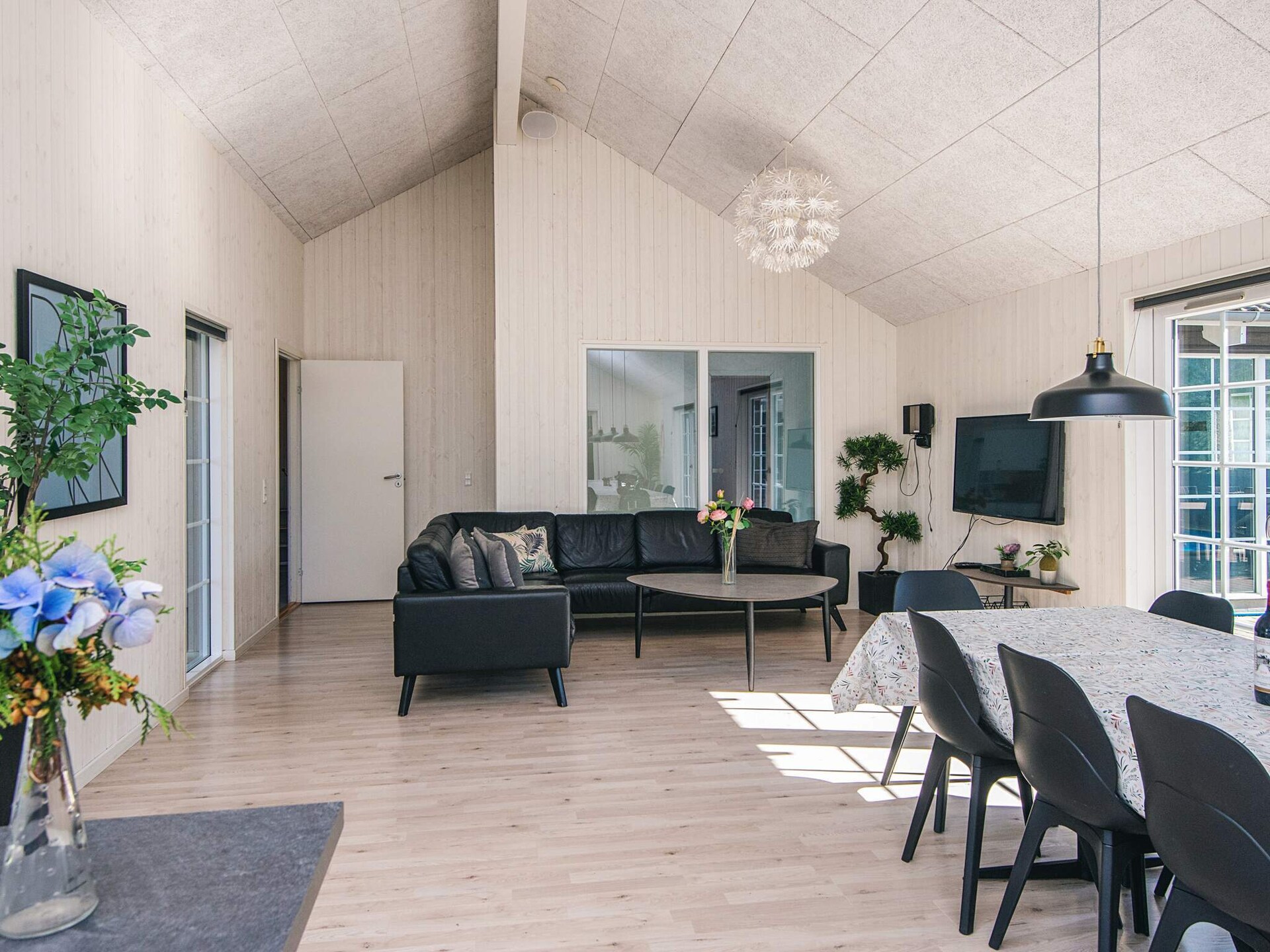 Op 1,5 km van zee: ruim vakantiehuis in Blåvand voor 24 personen - foto 19
