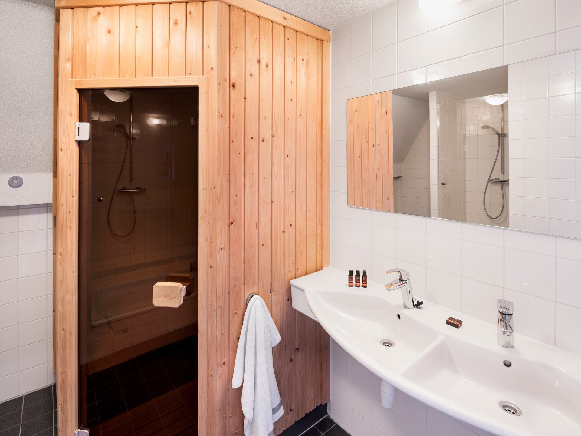 Modern appartement voor 7 personen op Marinapark Volendam aan het water - foto 10