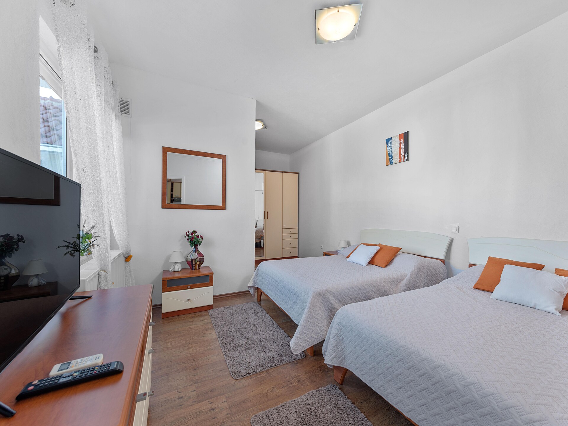 Ruim vakantiehuis voor 12 personen met privézwembad in de bossen van Neoric - foto 16