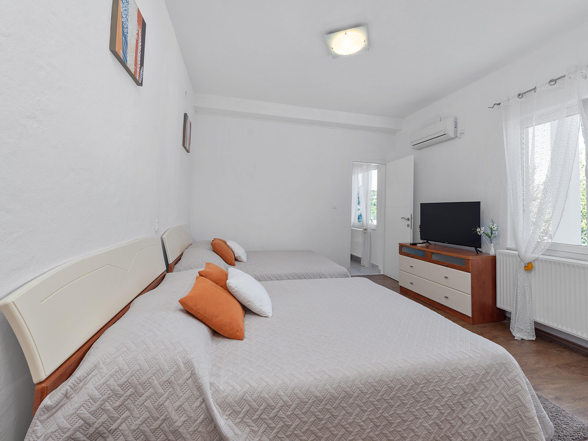 Ruim vakantiehuis voor 12 personen met privézwembad in de bossen van Neoric - foto 17