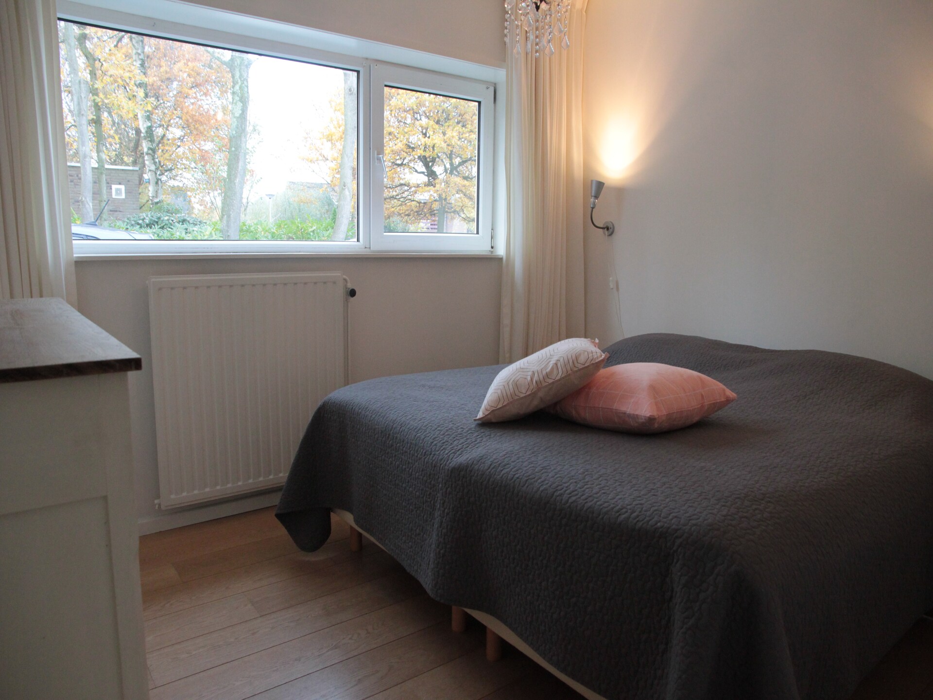 Vrijstaande familiebungalow aan Veerse Meer met houtkachel en grote tuin - foto 4