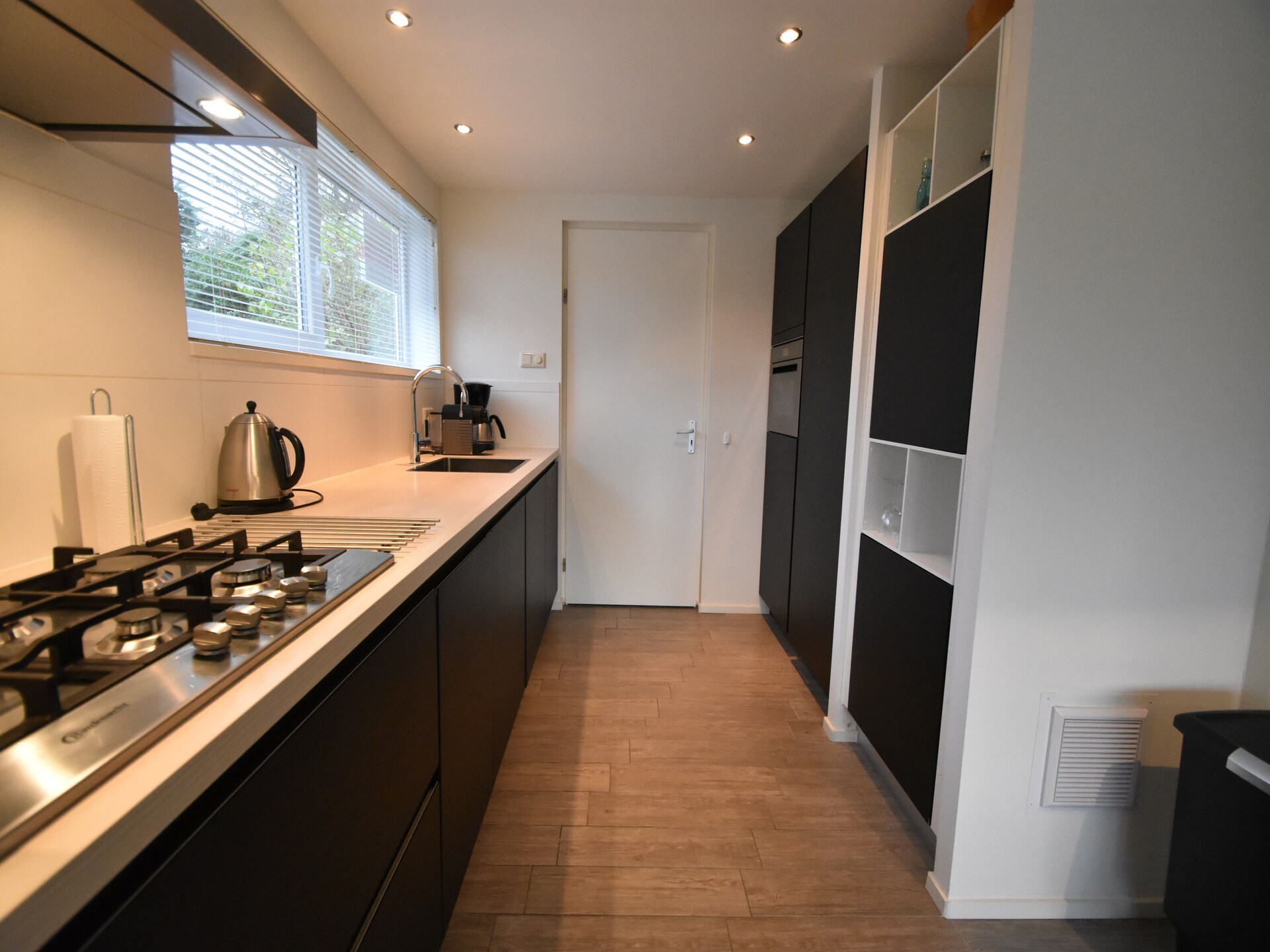 Stijlvolle vrijstaande bungalow in bosrijk Ruiterplaatpark, 500m van Veerse Meer - foto 12