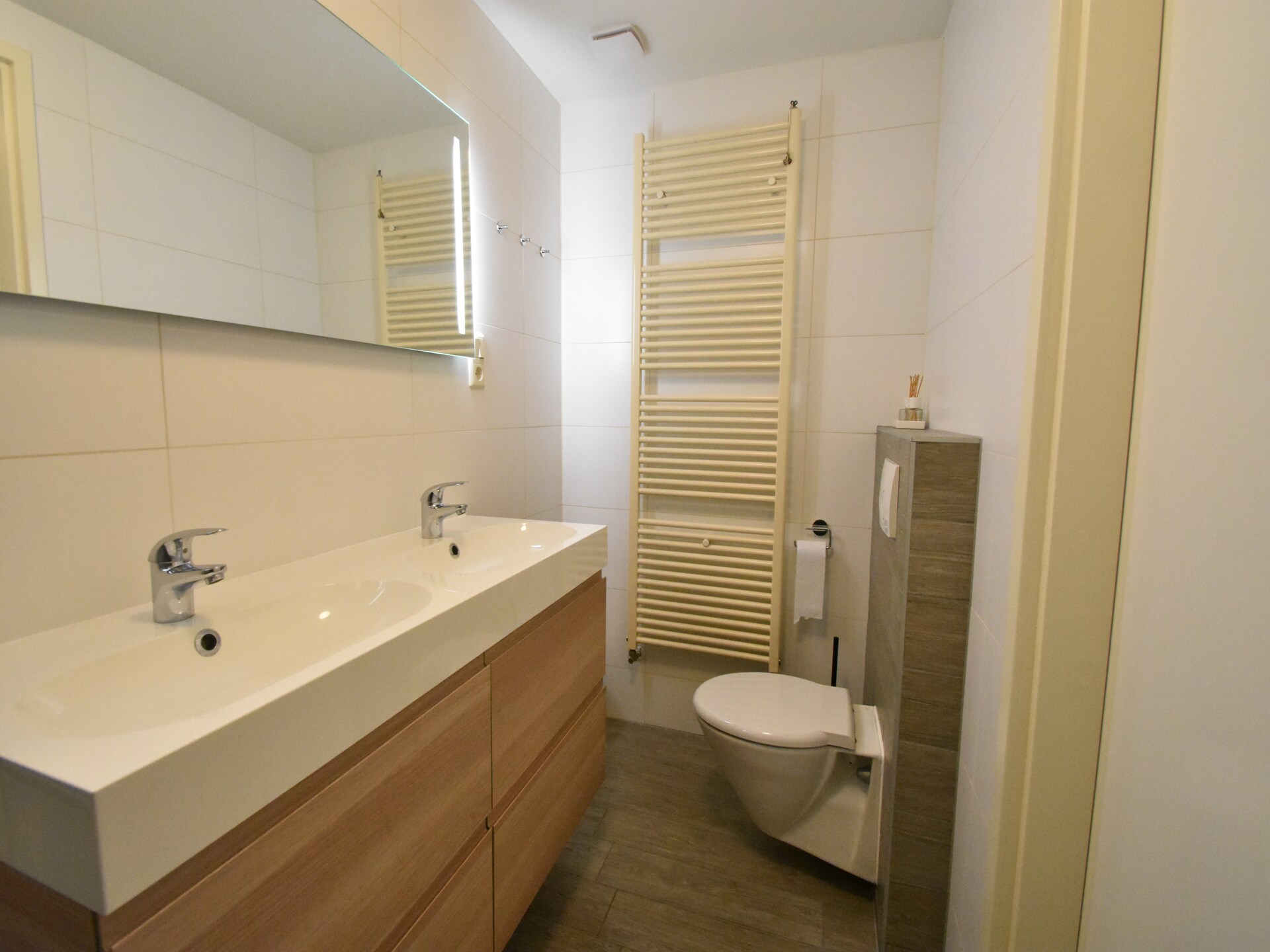 Stijlvolle vrijstaande bungalow in bosrijk Ruiterplaatpark, 500m van Veerse Meer - foto 11