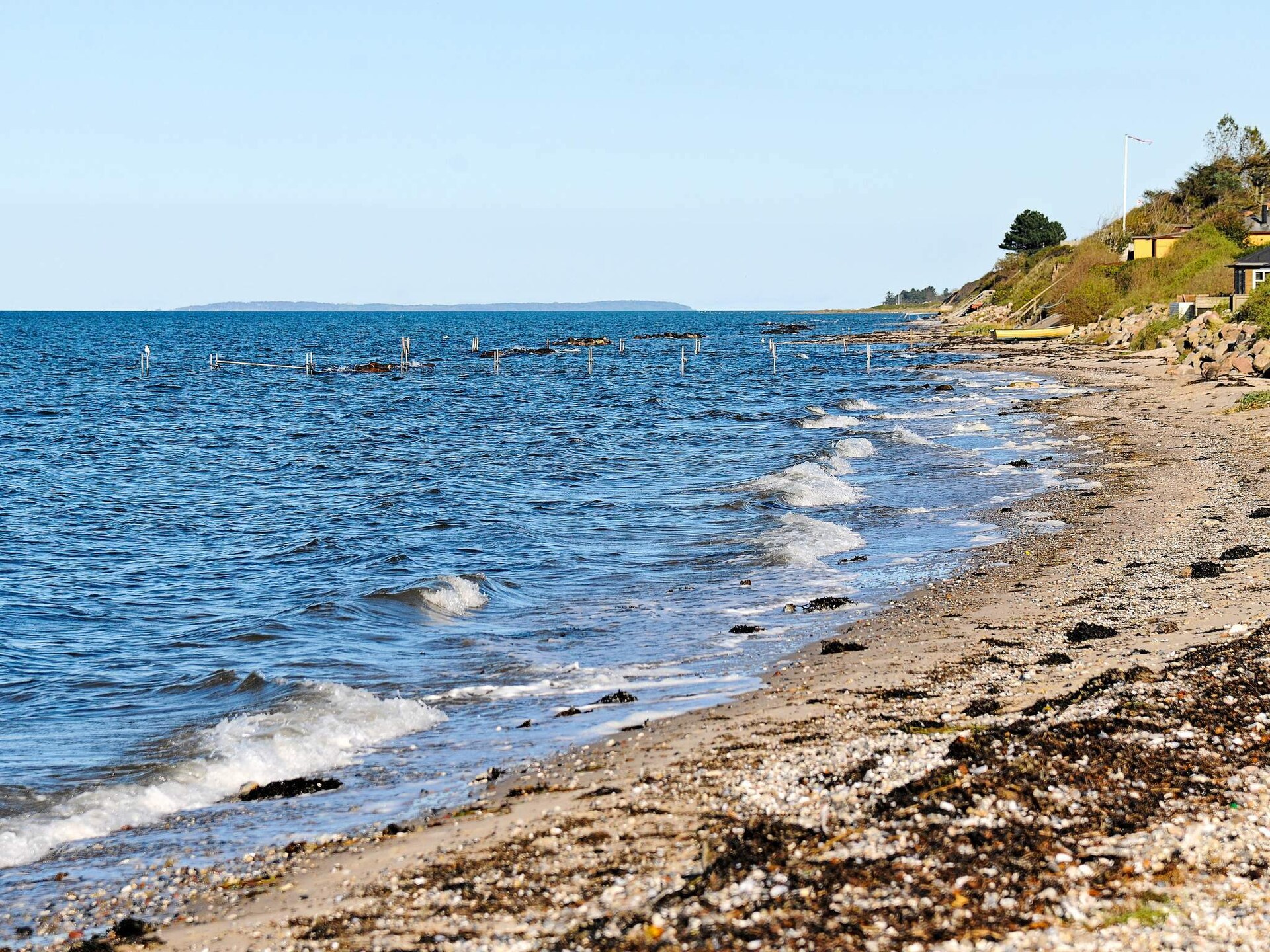 Panoramisch vakantiehuis op slechts 10 meter van de zee bij Brenderup - foto 4