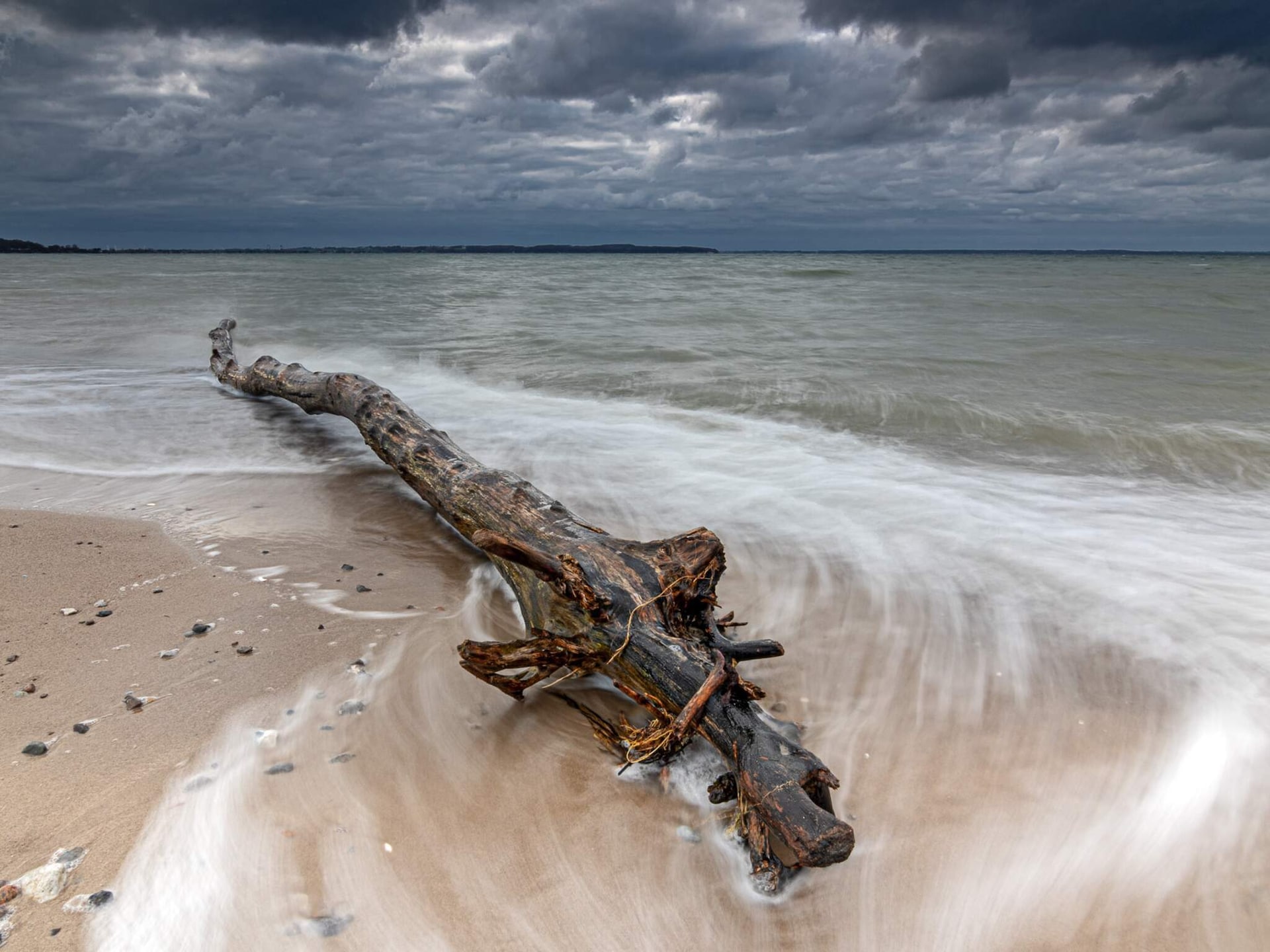 Panoramisch vakantiehuis op slechts 10 meter van de zee bij Brenderup - foto 14