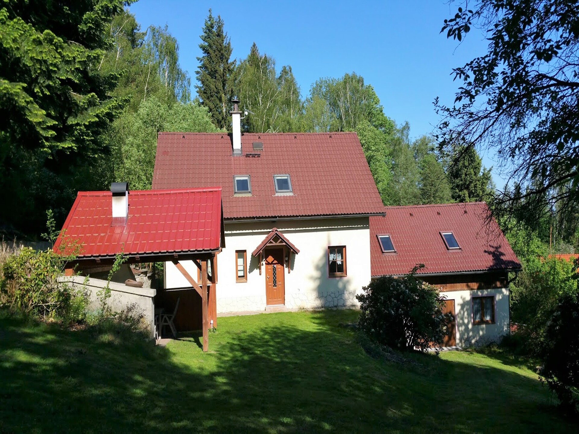Villa Irena: Ruime huisdiervriendelijke villa aan bos en golfbaan in Turnov - foto 9