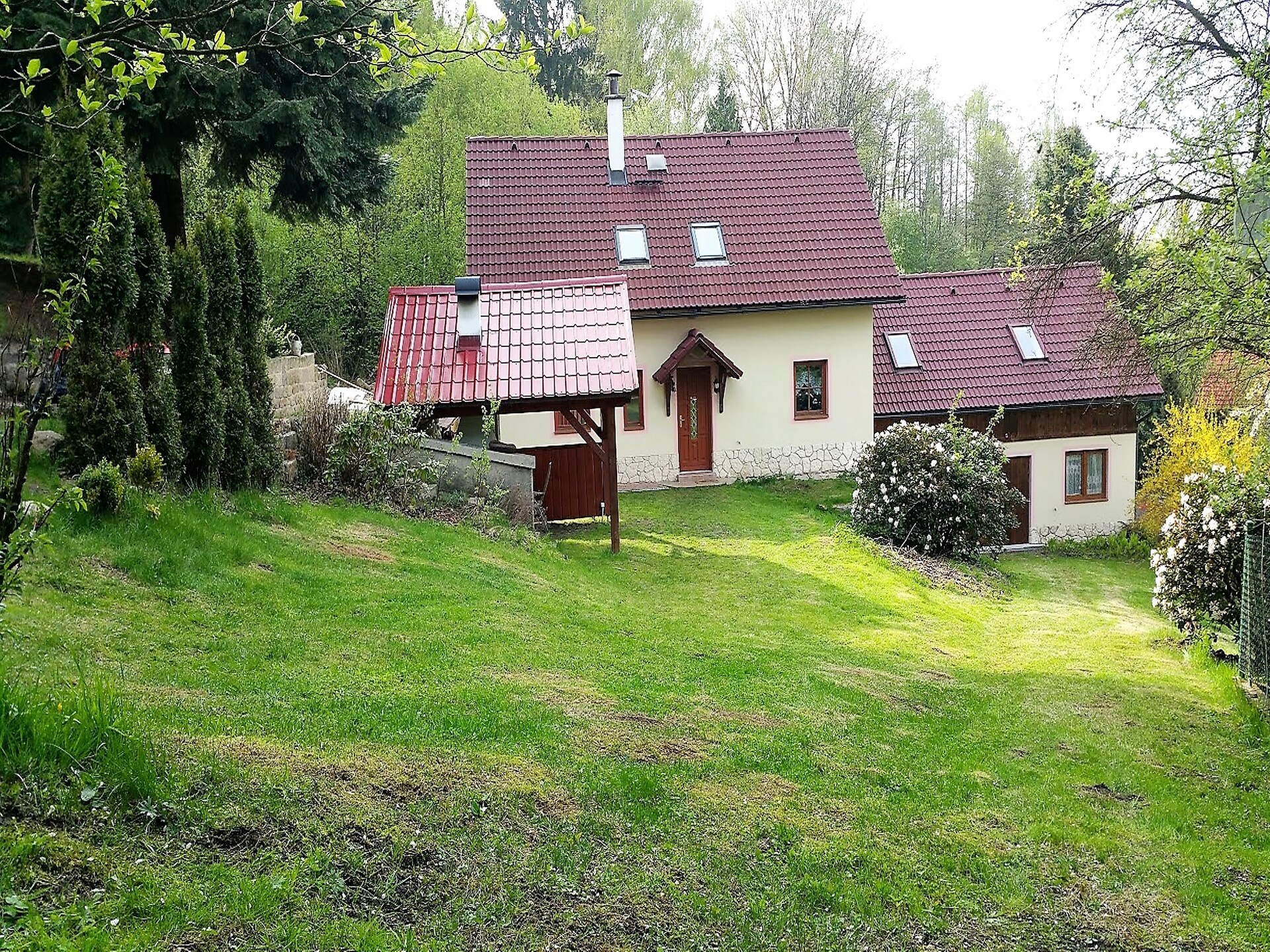 Villa Irena: Ruime huisdiervriendelijke villa aan bos en golfbaan in Turnov - foto 8