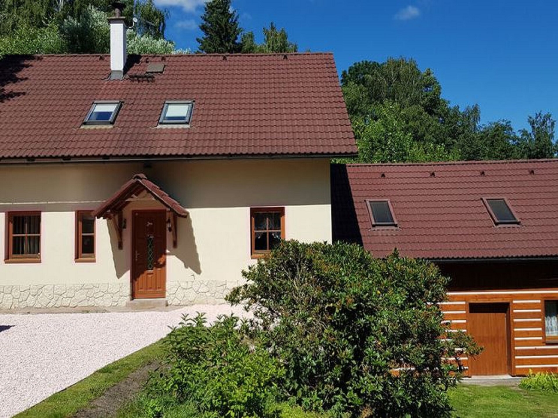 Villa Irena: Ruime huisdiervriendelijke villa aan bos en golfbaan in Turnov - foto 11