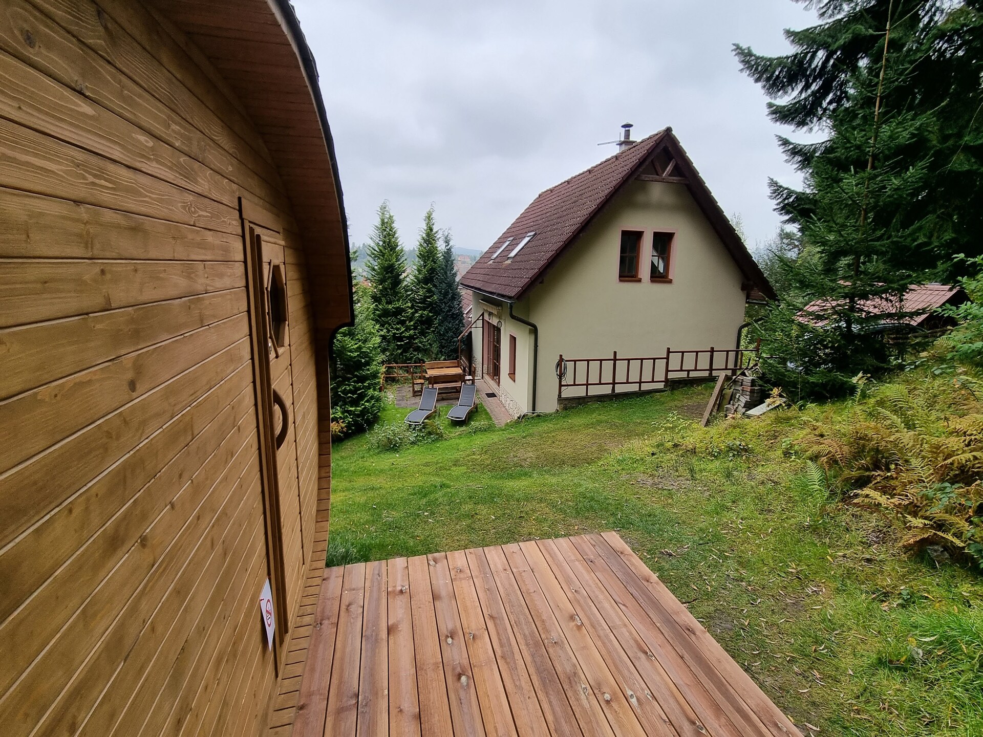 Villa Irena: Ruime huisdiervriendelijke villa aan bos en golfbaan in Turnov - foto 7