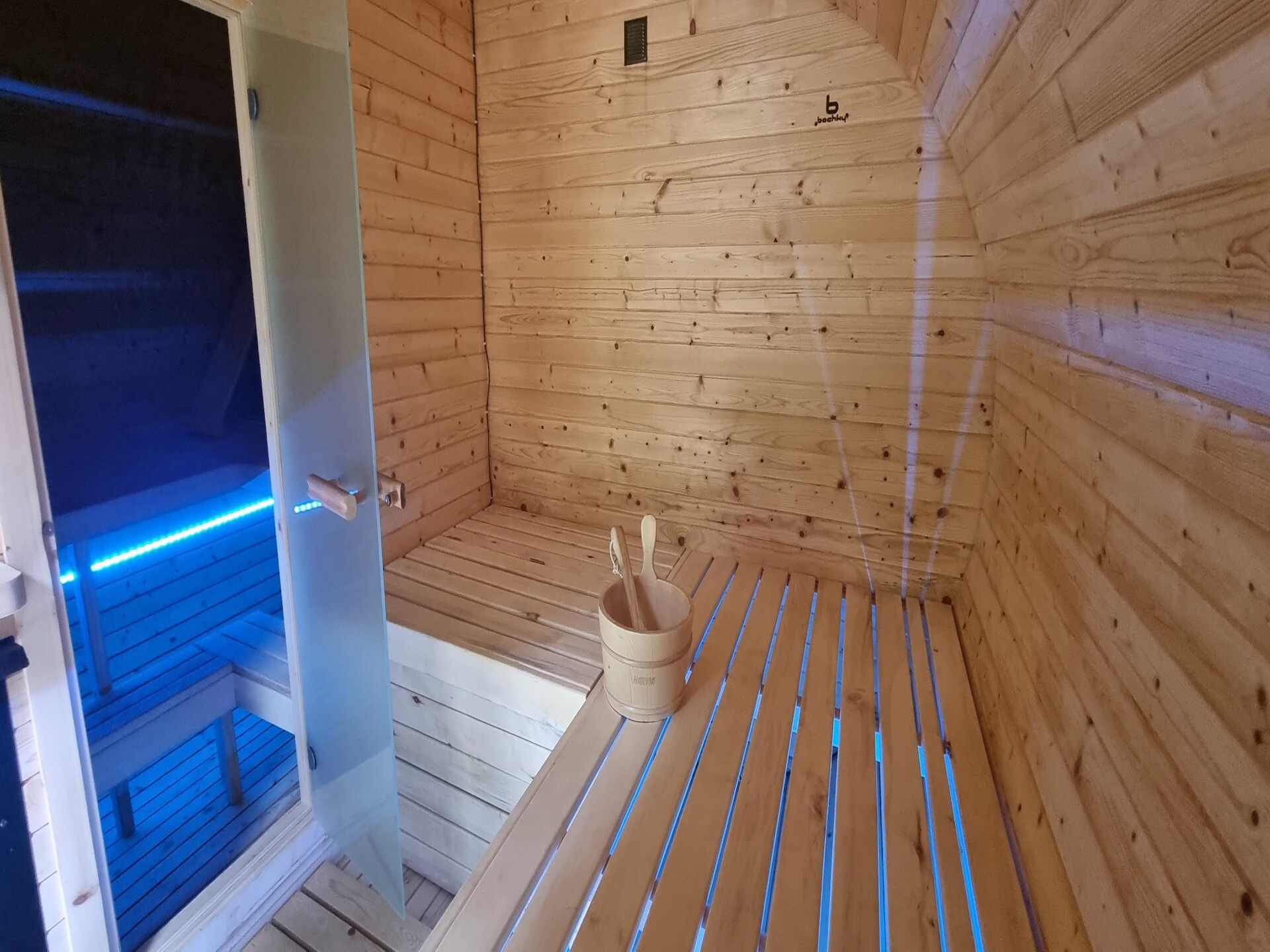 Villa Irena: Ruime huisdiervriendelijke villa aan bos en golfbaan in Turnov - foto 19