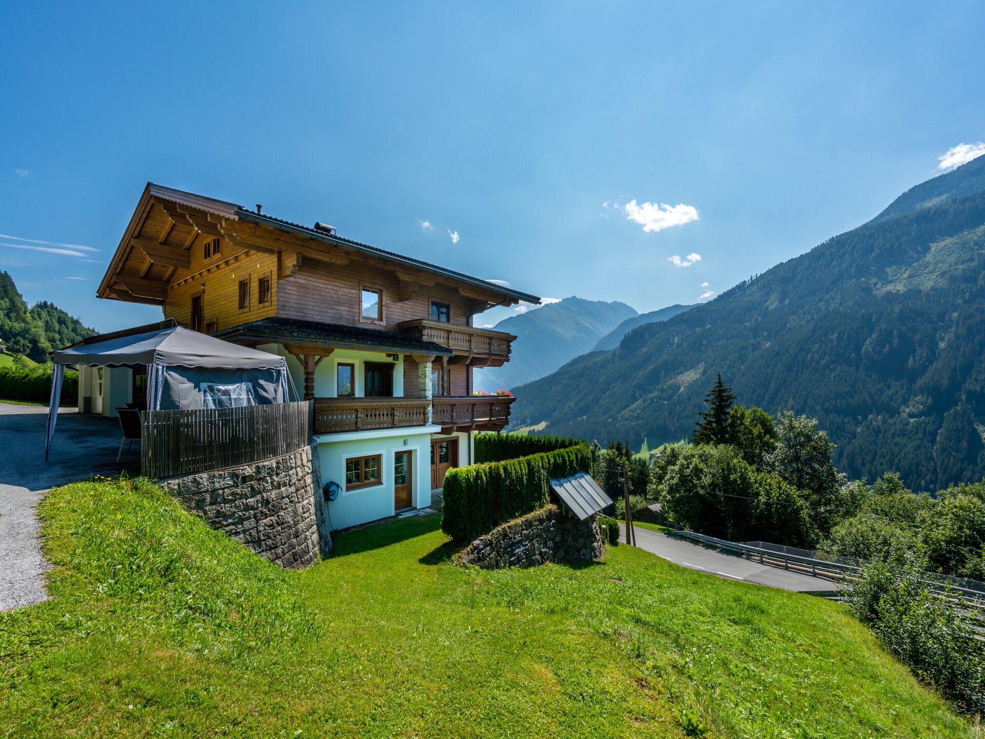 Bergappartement met balkon en uitzicht op Hohe Tauern bij Wald im Pinzgau - foto 1