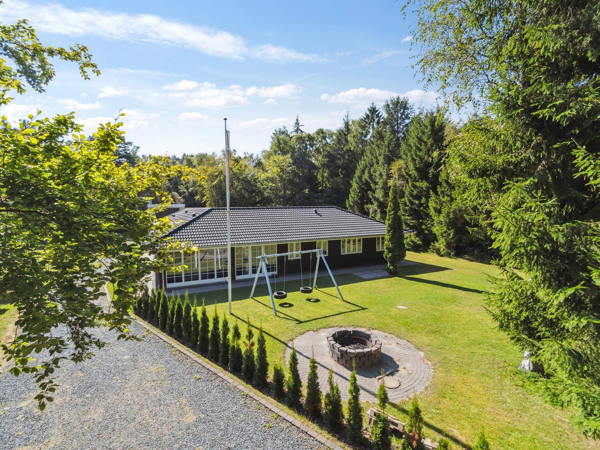 Ruim vakantiehuis in Frederiksværk voor 22 personen met zwembad - foto 1