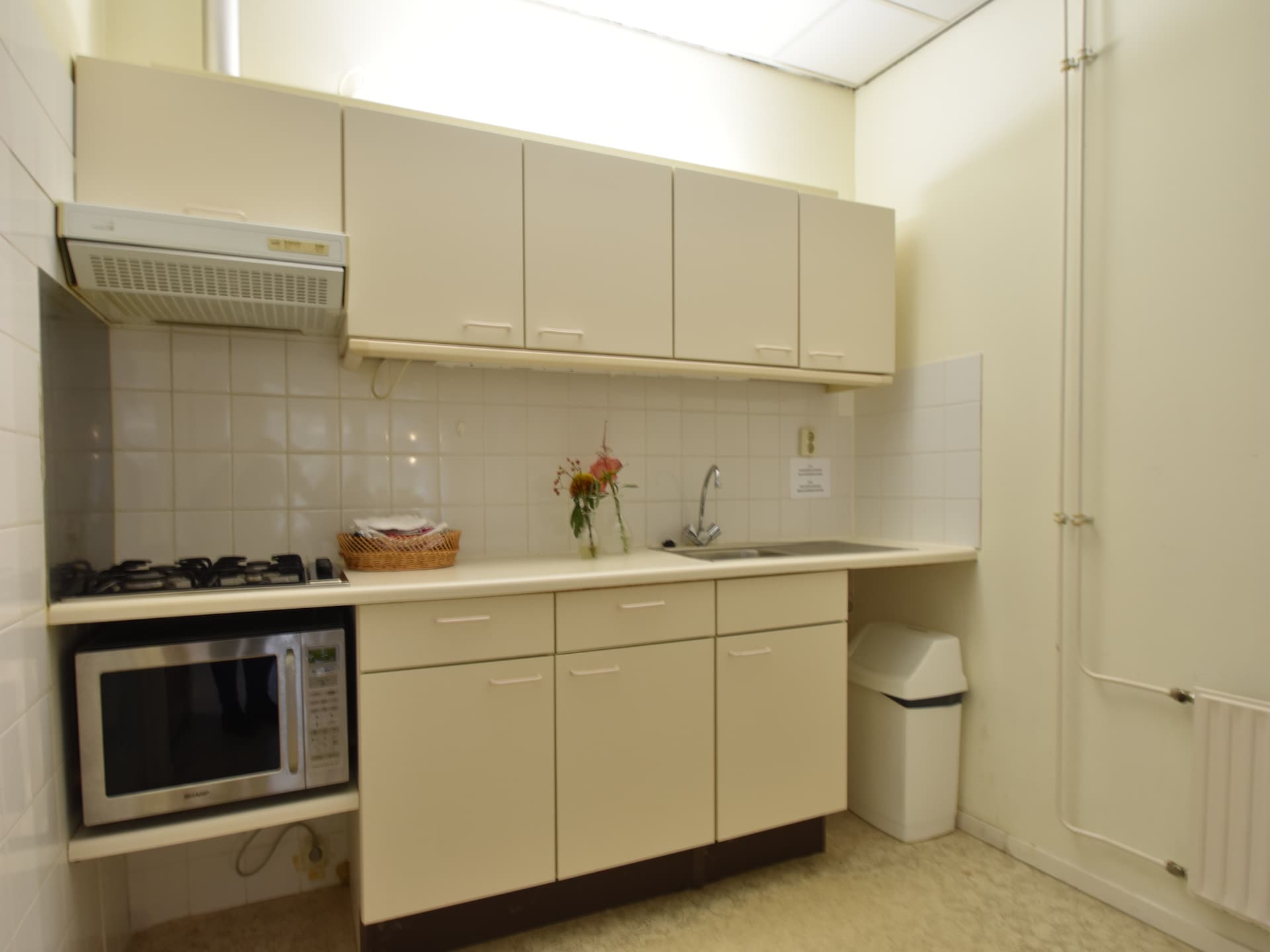 Huize Glory Granaat – Privé appartement in groene oase, 500m van strand - foto 15