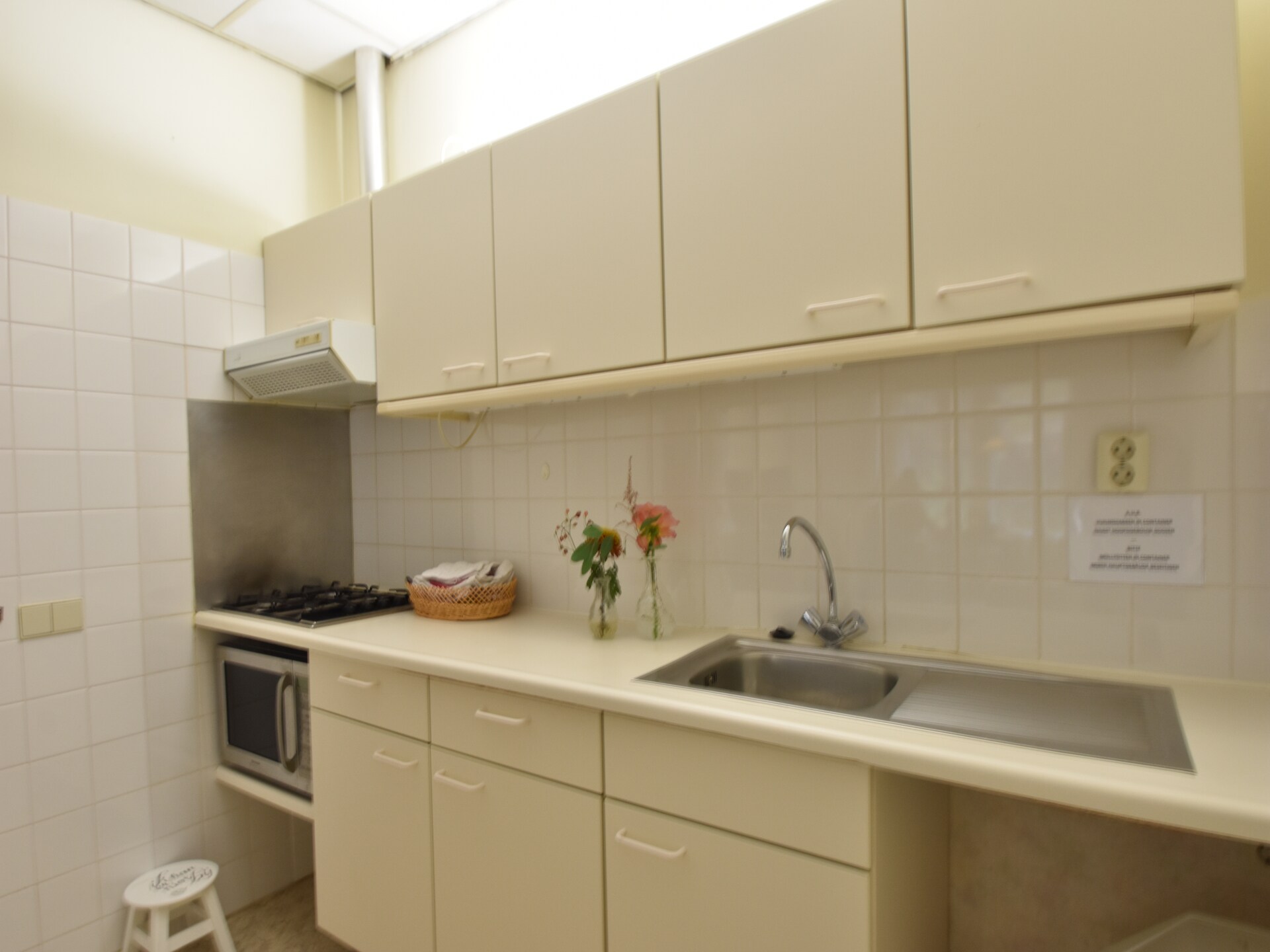 Huize Glory Granaat – Privé appartement in groene oase, 500m van strand - foto 16