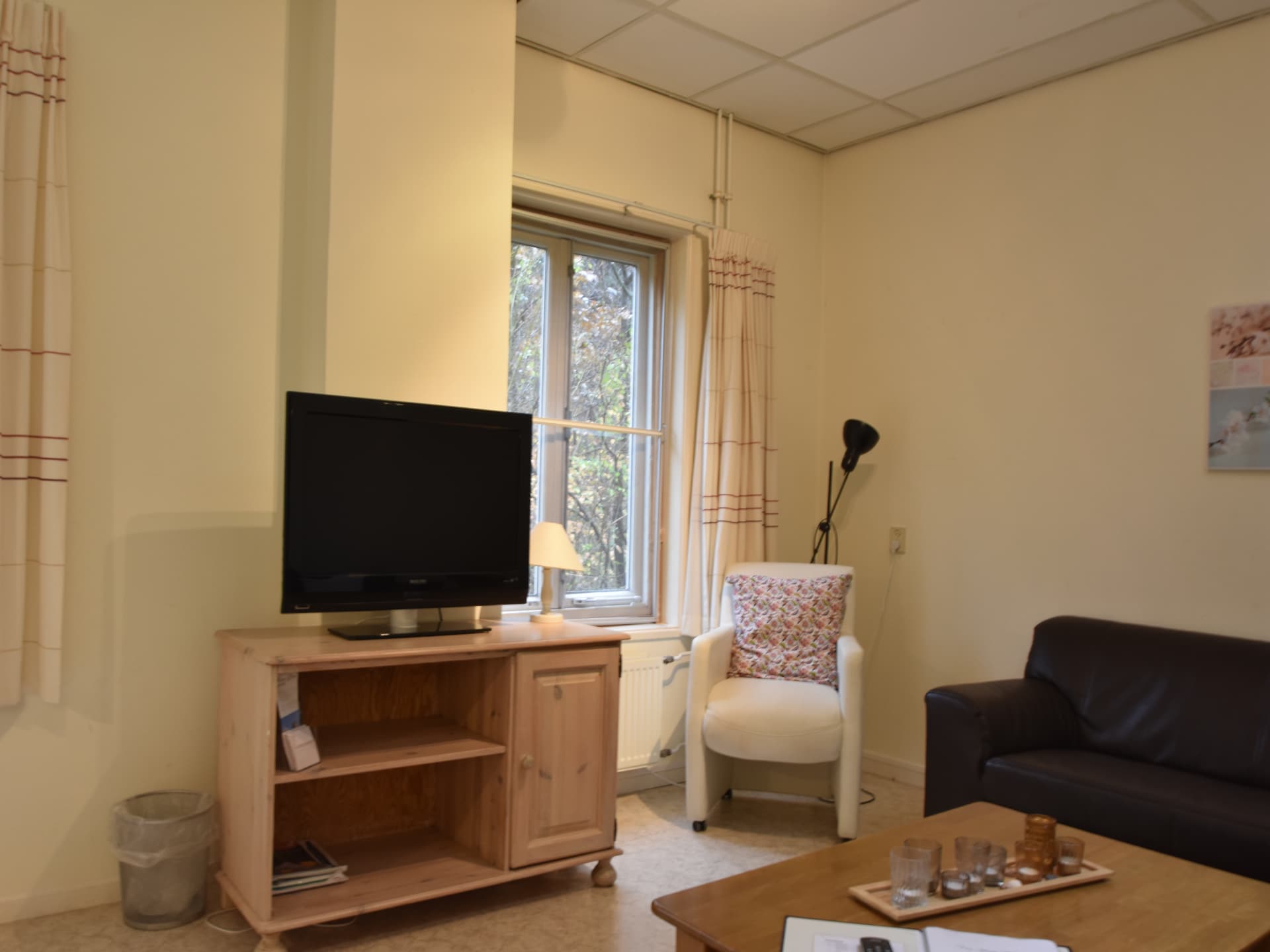 Huize Glory Granaat – Privé appartement in groene oase, 500m van strand - foto 7