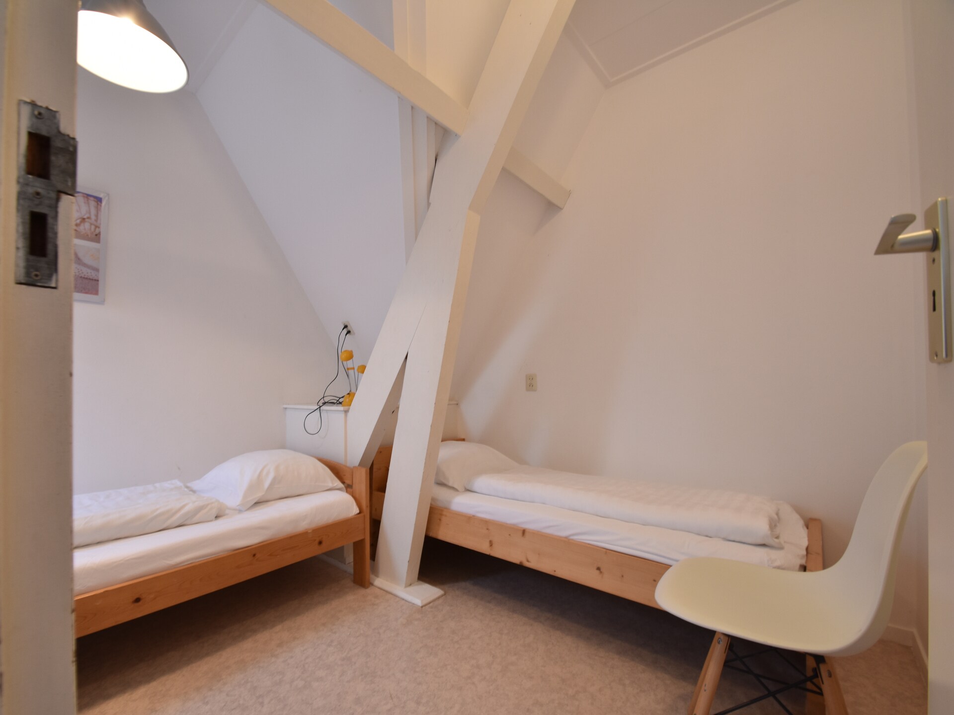 Huize Glory Granaat – Privé appartement in groene oase, 500m van strand - foto 17