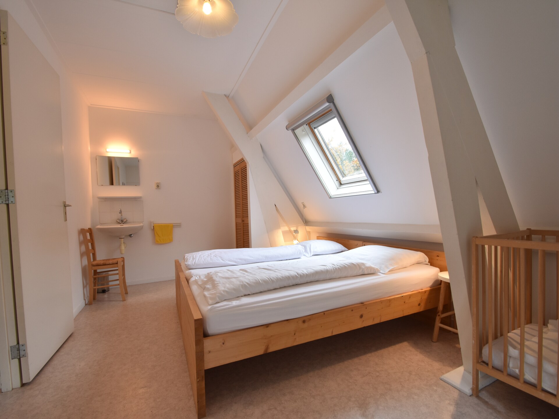 Huize Glory Granaat – Privé appartement in groene oase, 500m van strand - foto 25