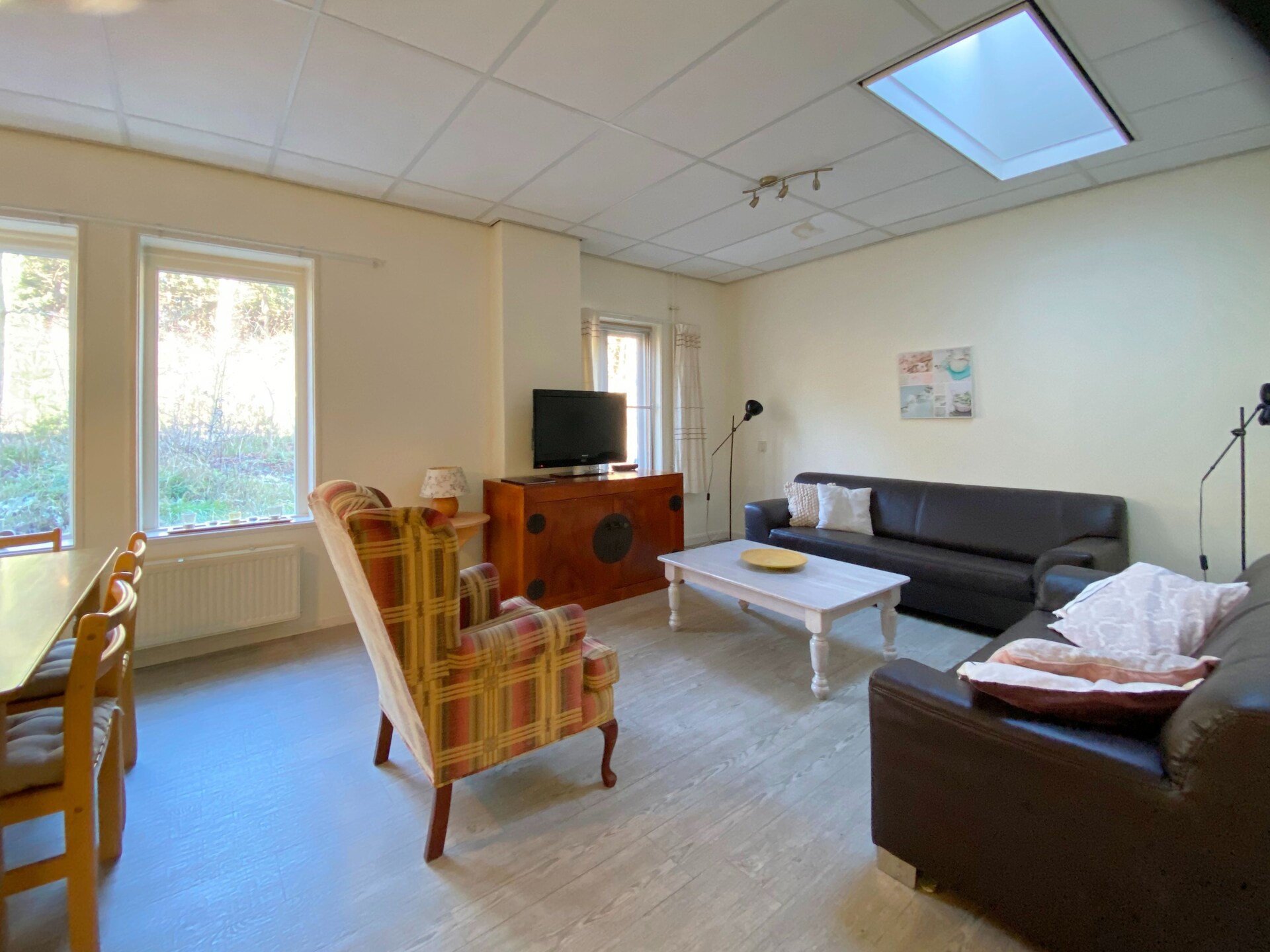Huize Glory Granaat – Privé appartement in groene oase, 500m van strand - foto 8