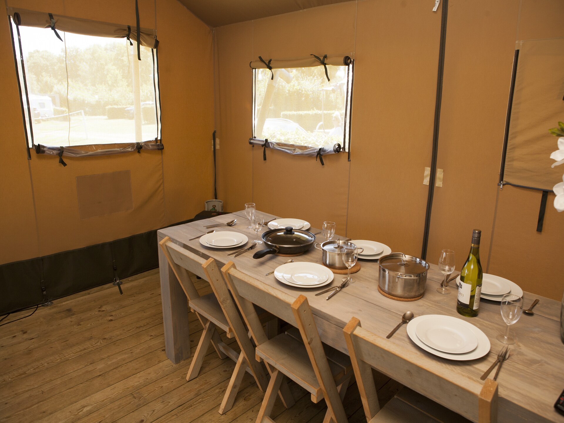Luxe safaritent met keuken en badkamer op de Veluwe - foto 7