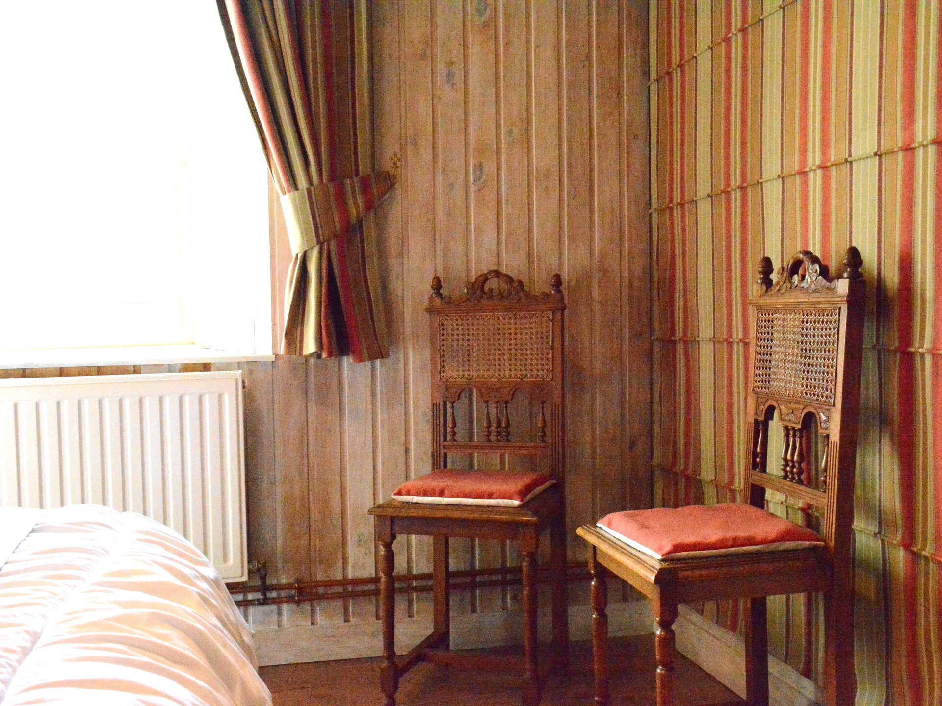 Historisch boshuis met sauna en beek in Viroinval, 8 personen - foto 16