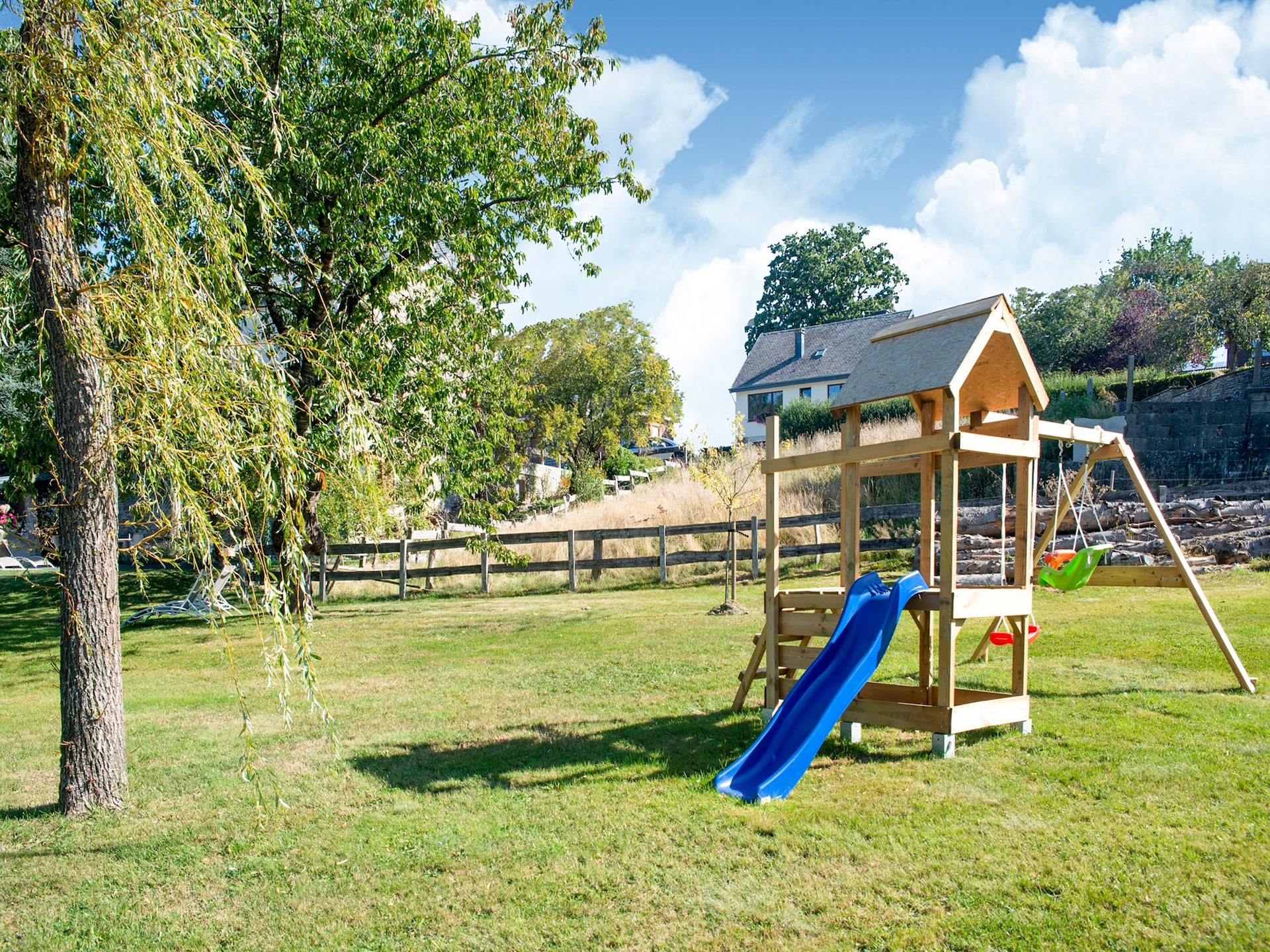 8-persoons vakantiehuis met houtkachel en tuin in Lierneux - foto 36