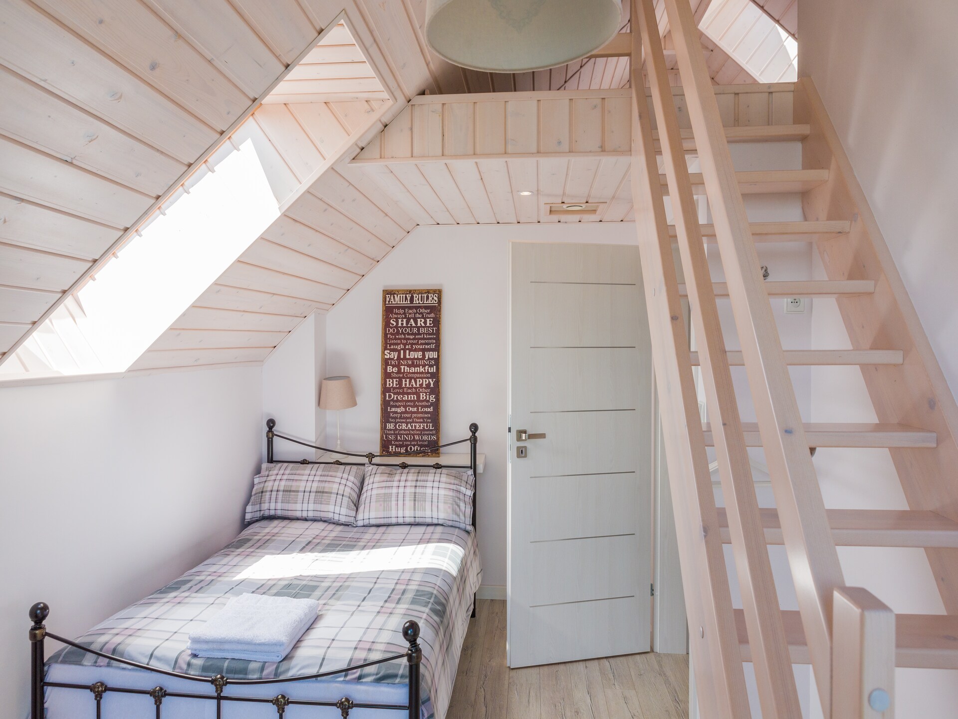 Luxe villa aan het Raduńskie-meer in het Kasjoebische Landschapspark - foto 13