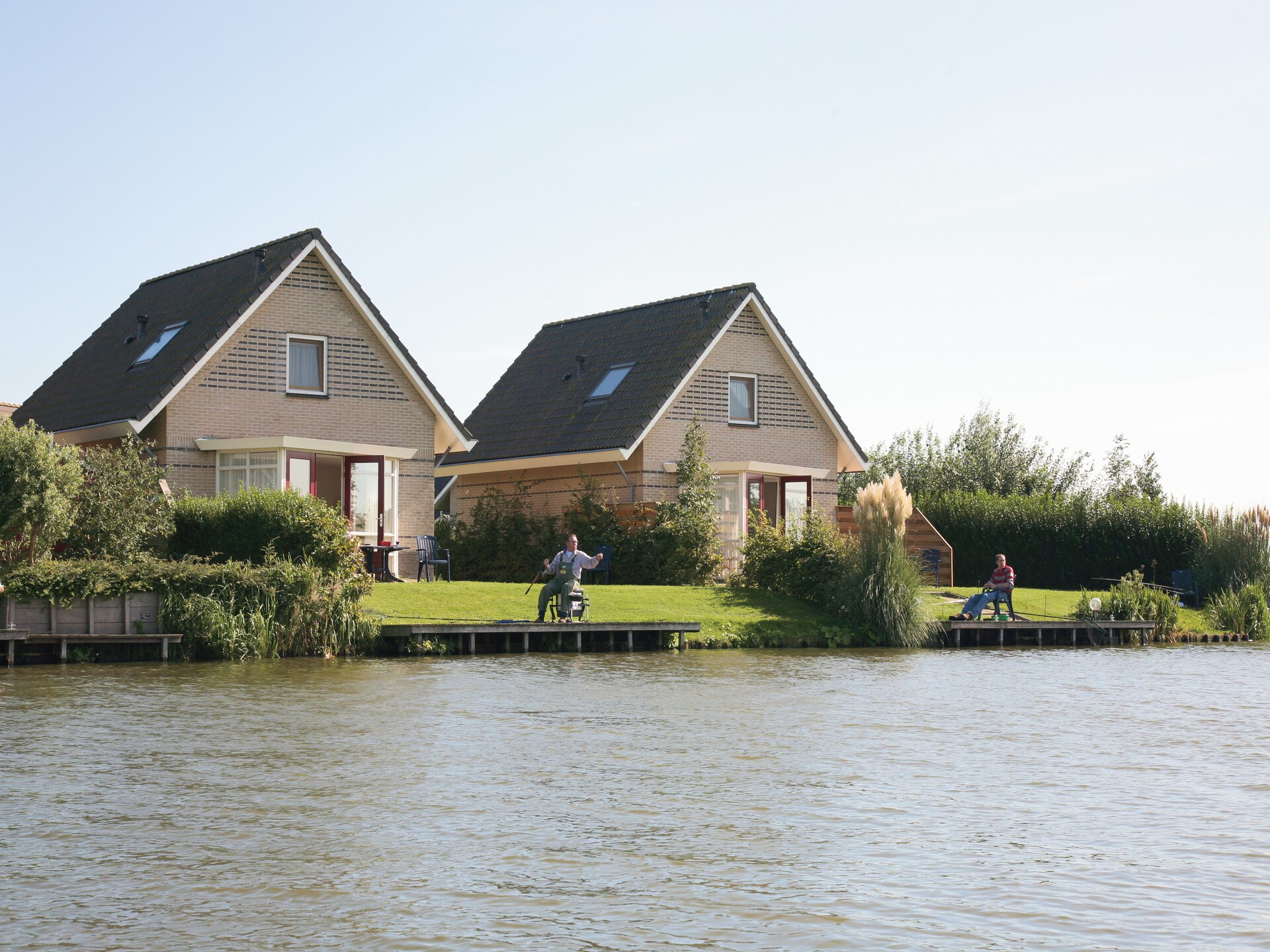 Dijkhuis 6: Vrijstaande watervilla aan de grachten van Medemblik - foto 1