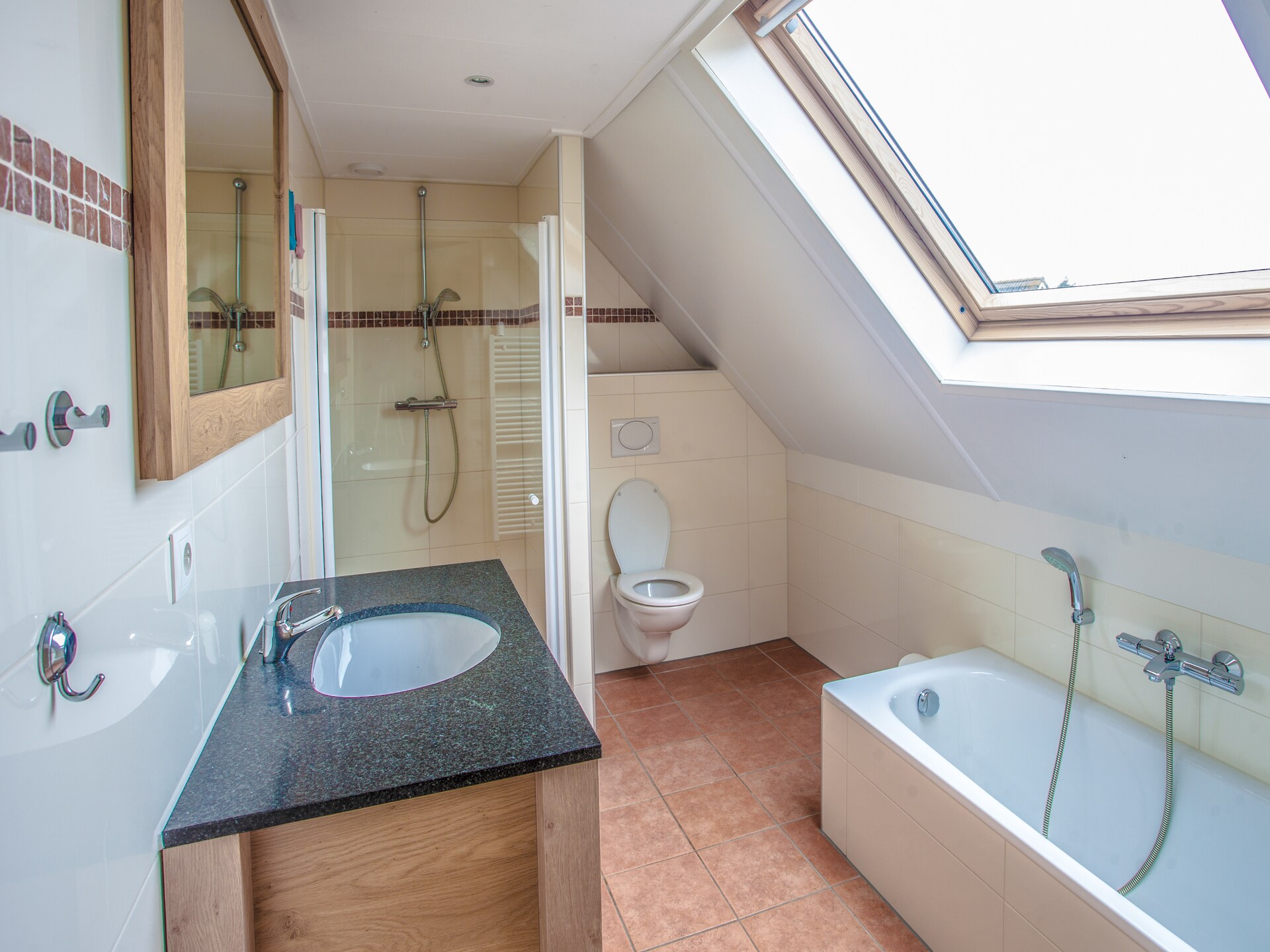 Vrijstaand vakantiehuis voor 6 aan open vaarwater in Medemblik met privésteiger - foto 16