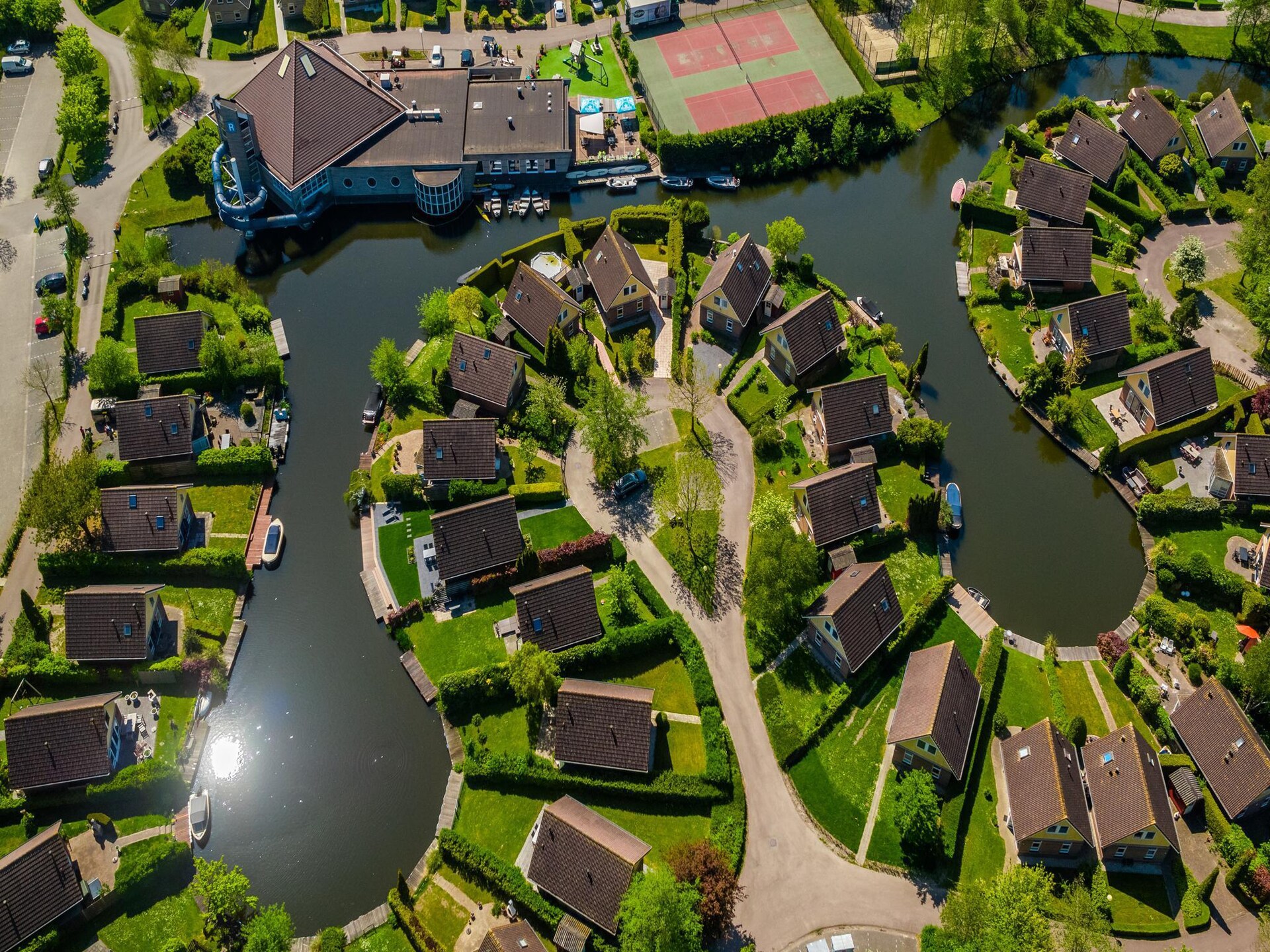 Vrijstaand vakantiehuis voor 6 aan open vaarwater in Medemblik met privésteiger - foto 10