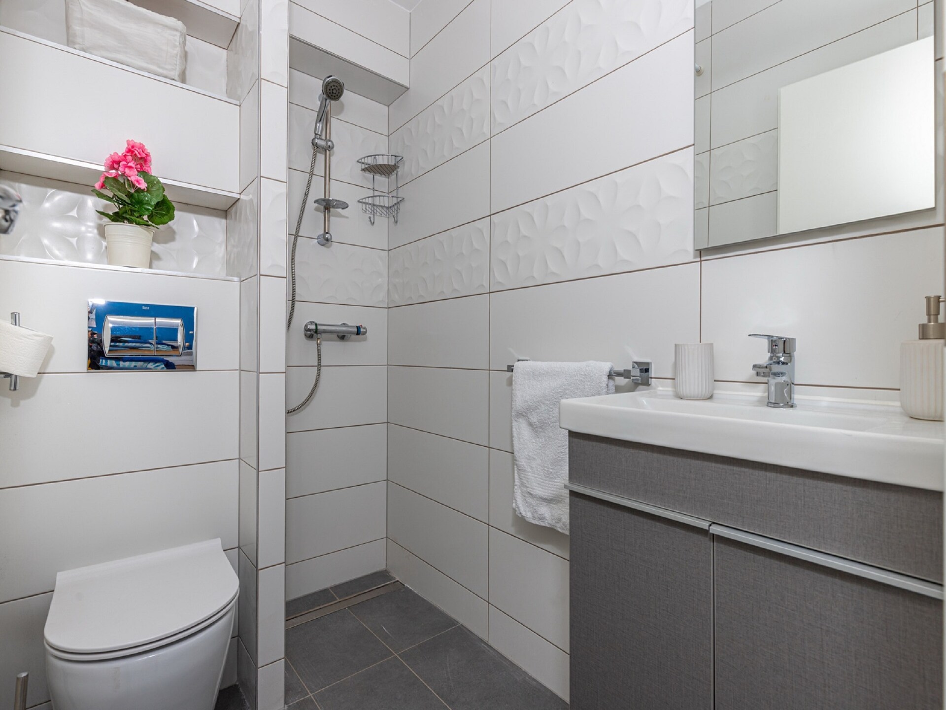 Ruim appartement met zeezicht, zwembad en tuin in Dramalj - foto 14