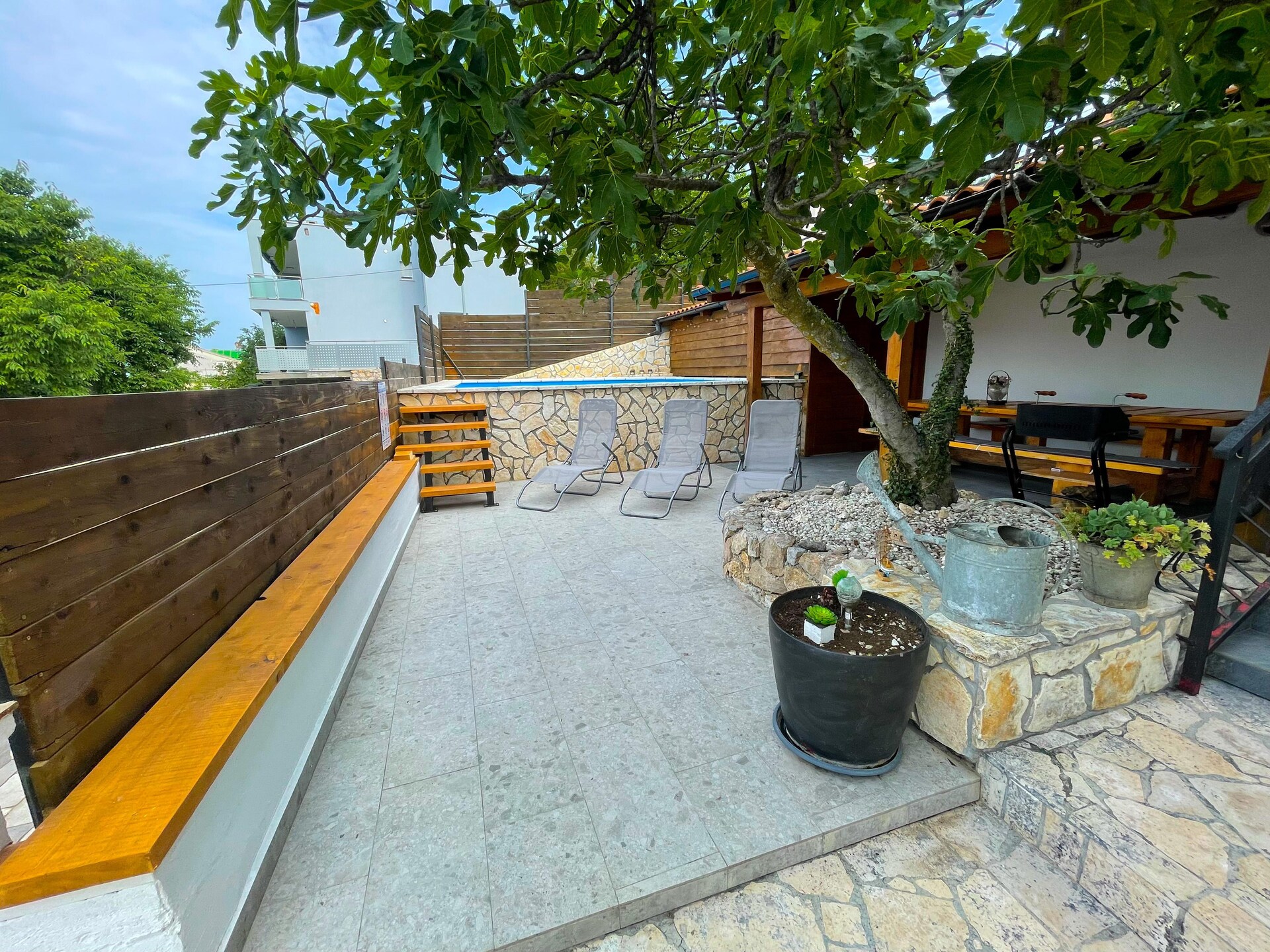 Ruim vakantiehuis met privézwembad, tuin en wifi op 900m van zee in Dramalj - foto 23