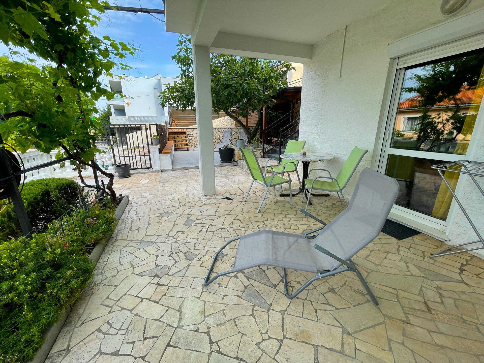 Ruim vakantiehuis met privézwembad, tuin en wifi op 900m van zee in Dramalj - foto 26
