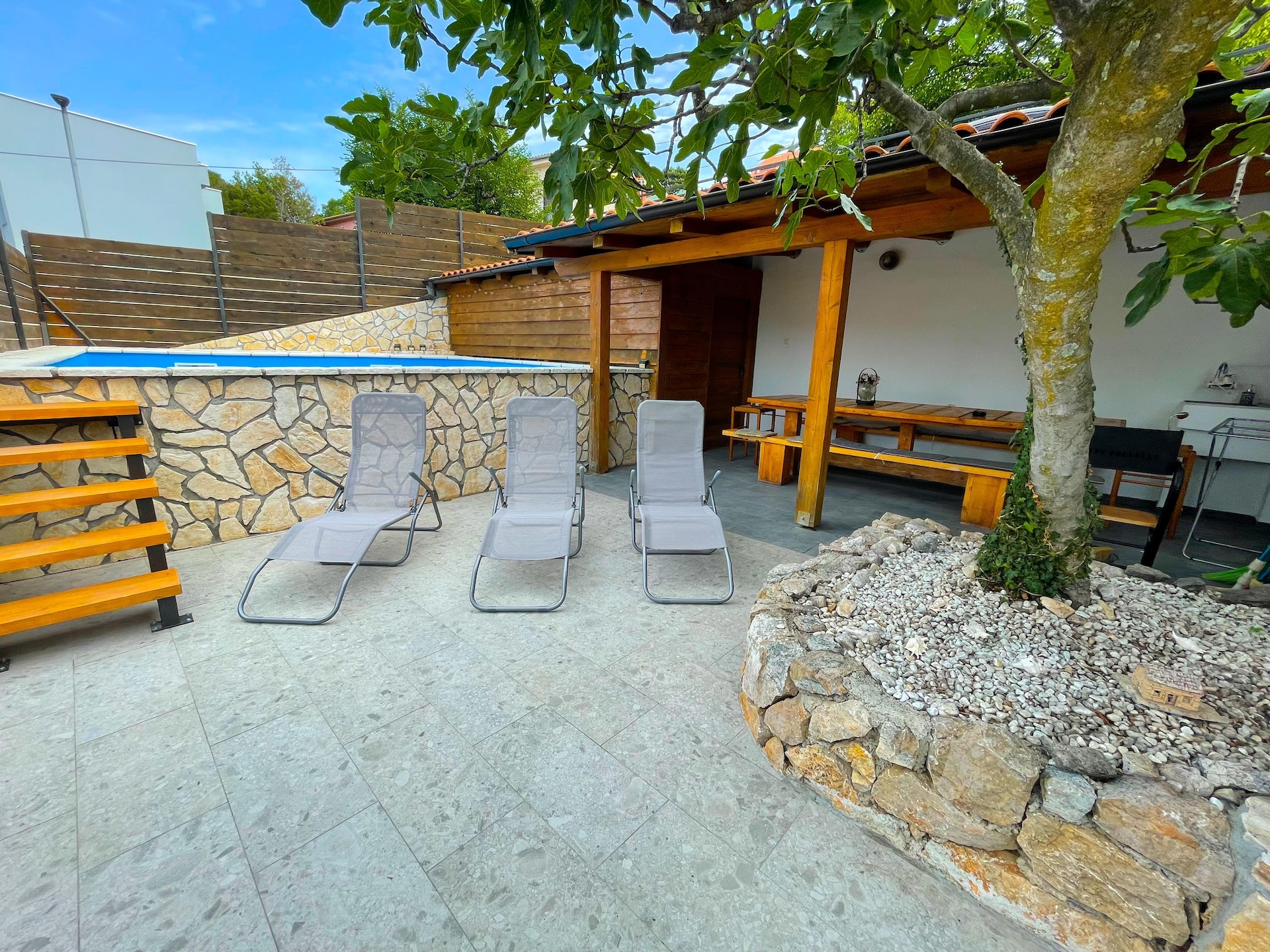 Ruim vakantiehuis met privézwembad, tuin en wifi op 900m van zee in Dramalj - foto 27