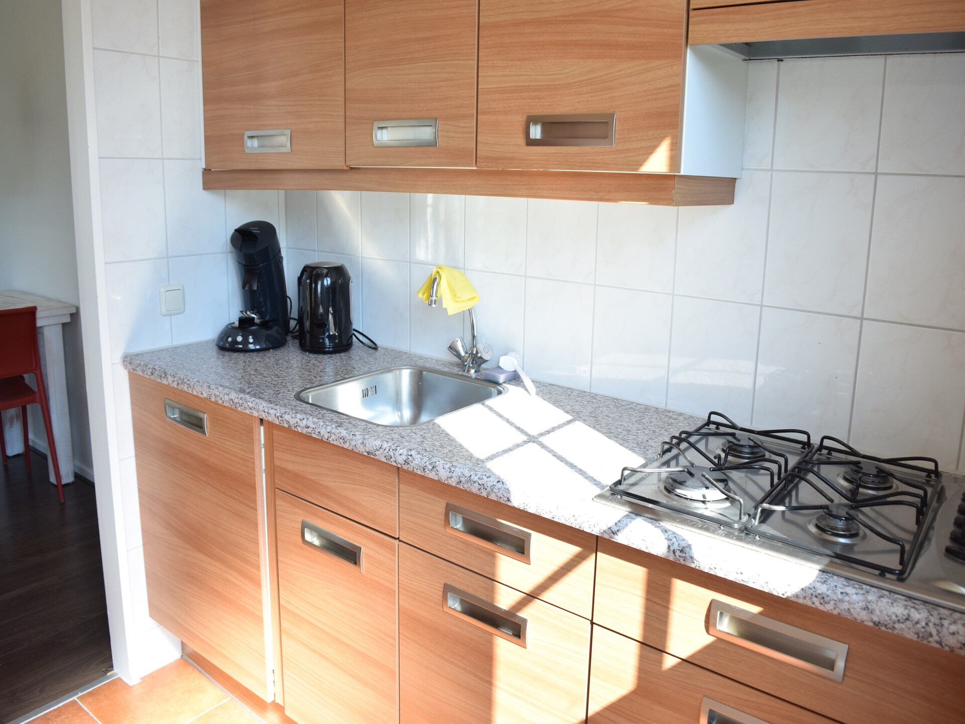 Knusse stenen bungalow op Recreatiepark de Boshoek in Voorthuizen - foto 3