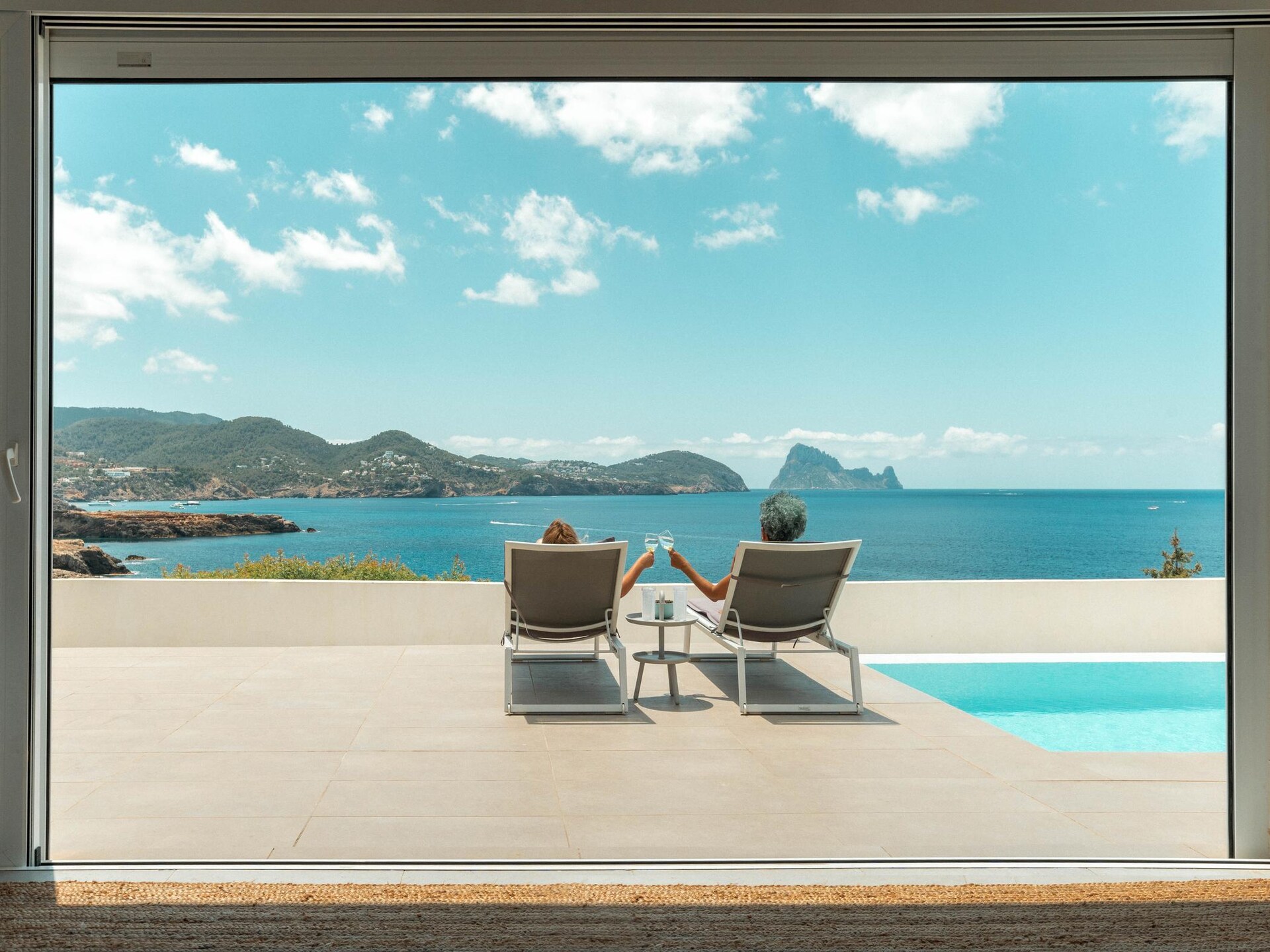 Moderne vrijstaande villa met privézwembad op 500 meter van Cala Codolar - foto 37
