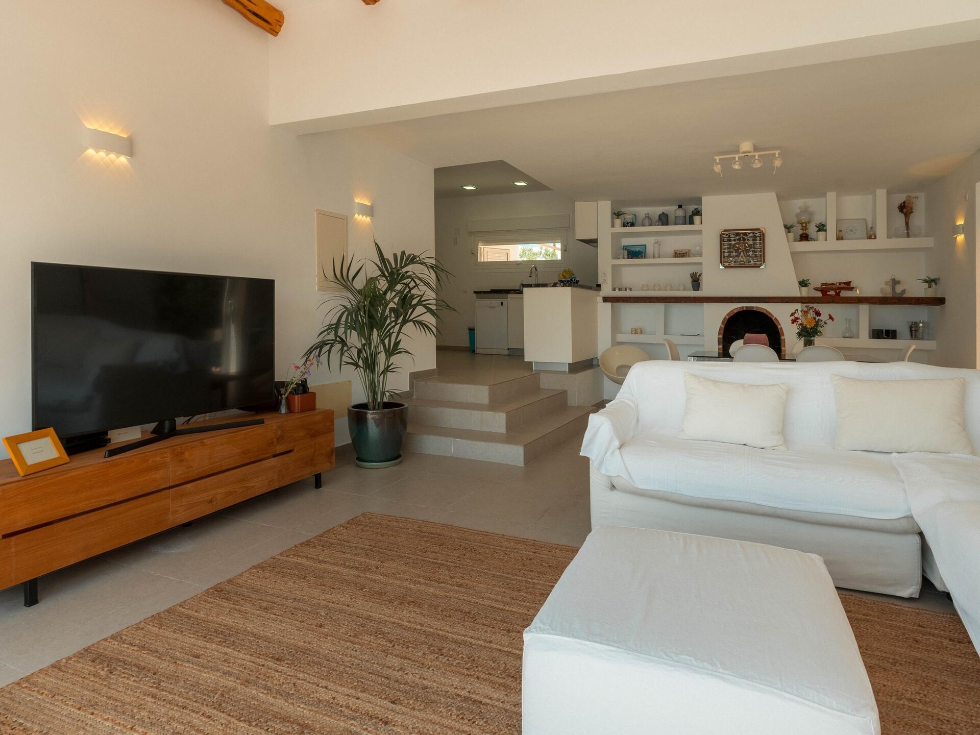Moderne vrijstaande villa met privézwembad op 500 meter van Cala Codolar - foto 12
