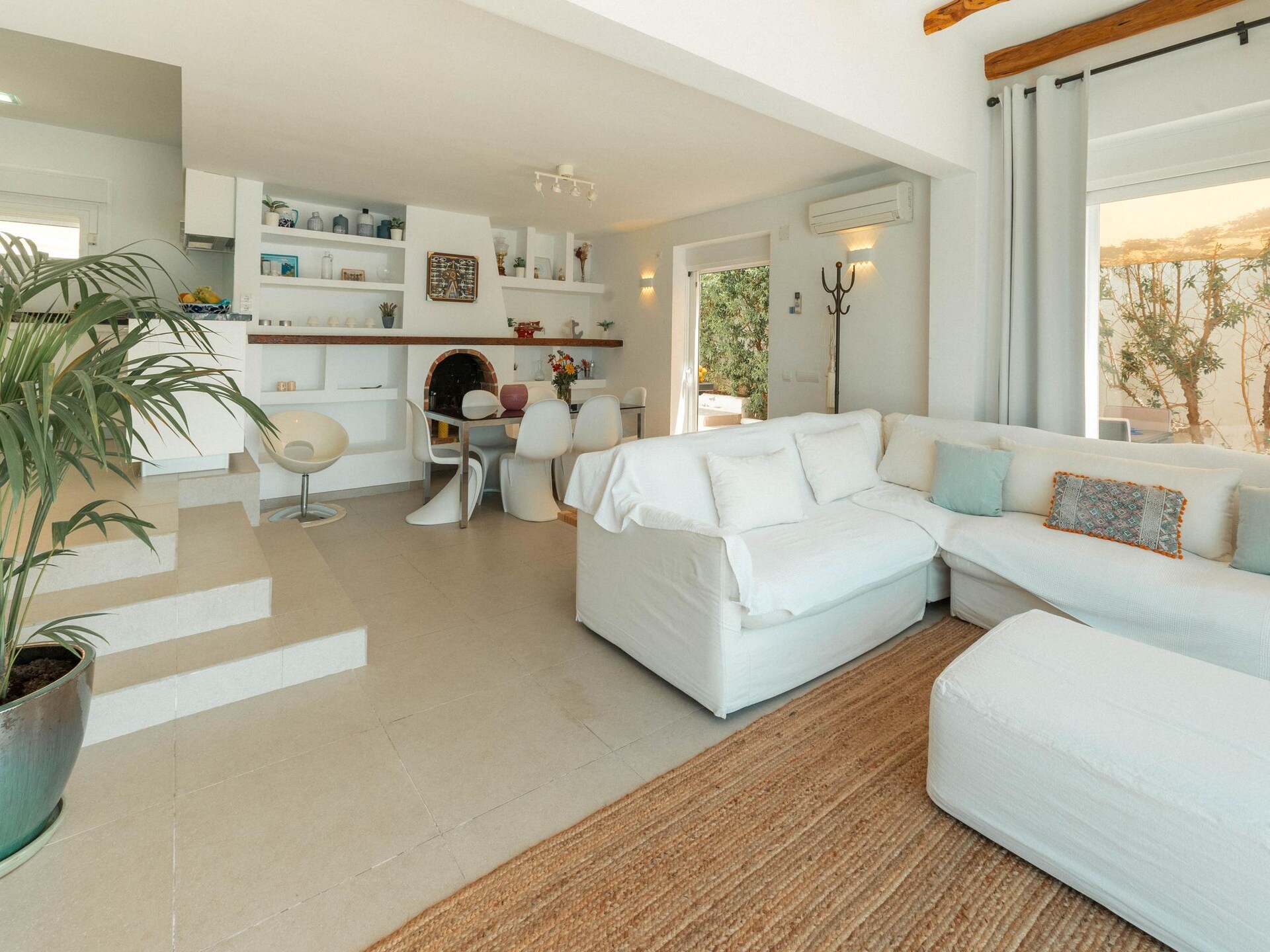Moderne vrijstaande villa met privézwembad op 500 meter van Cala Codolar - foto 13