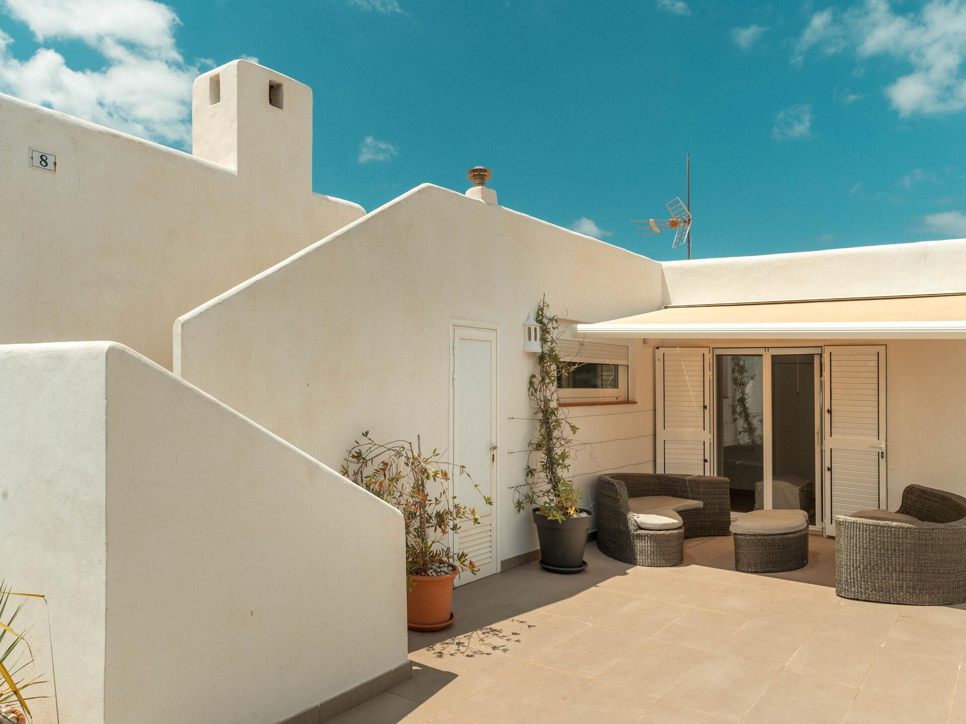 Moderne vrijstaande villa met privézwembad op 500 meter van Cala Codolar - foto 28
