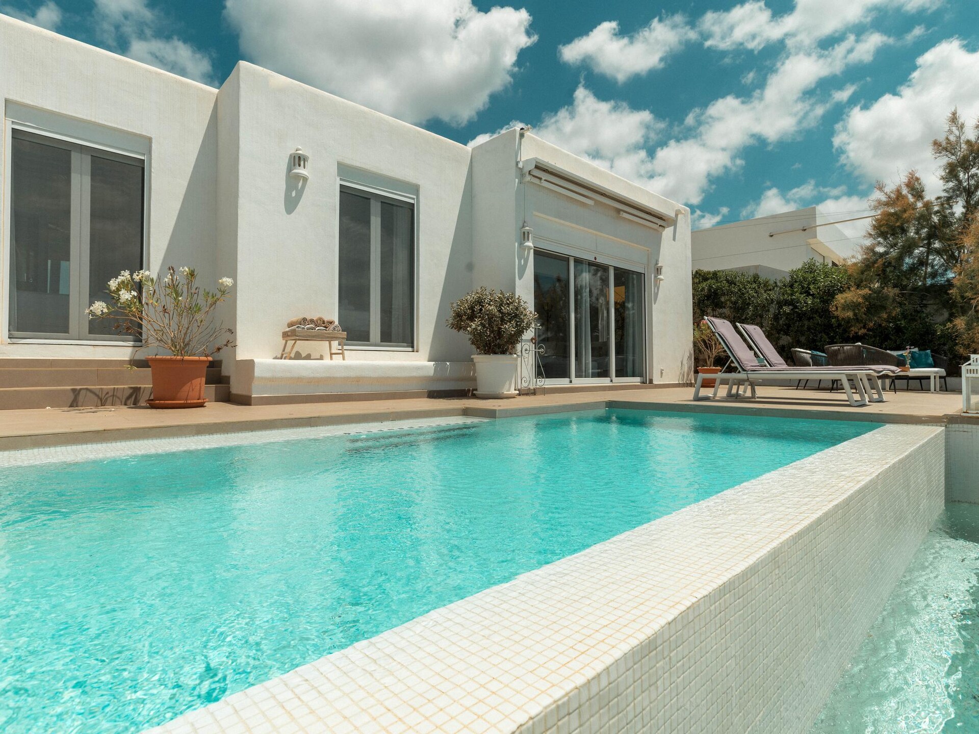 Moderne vrijstaande villa met privézwembad op 500 meter van Cala Codolar - foto 2