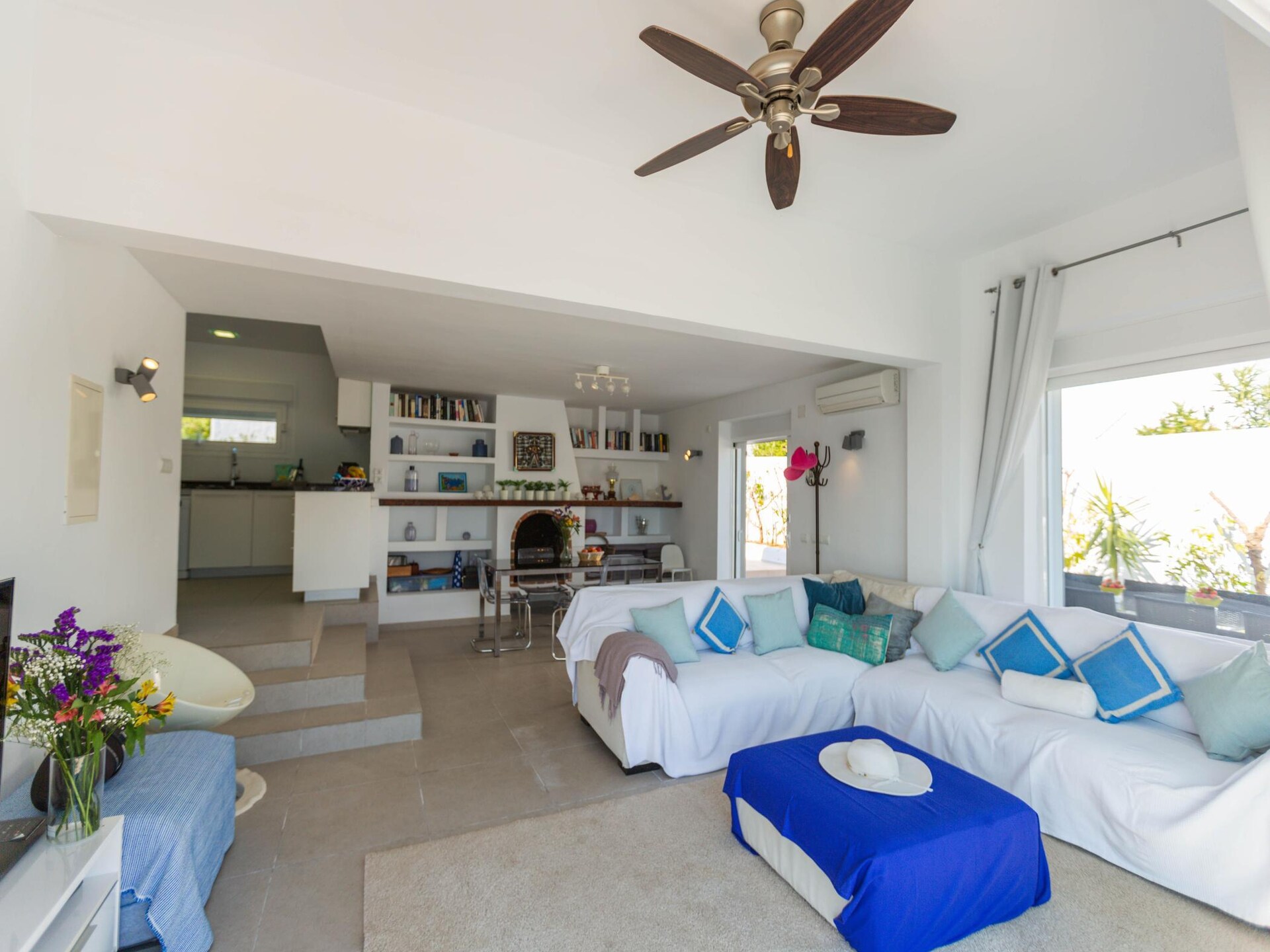 Moderne vrijstaande villa met privézwembad op 500 meter van Cala Codolar - foto 3
