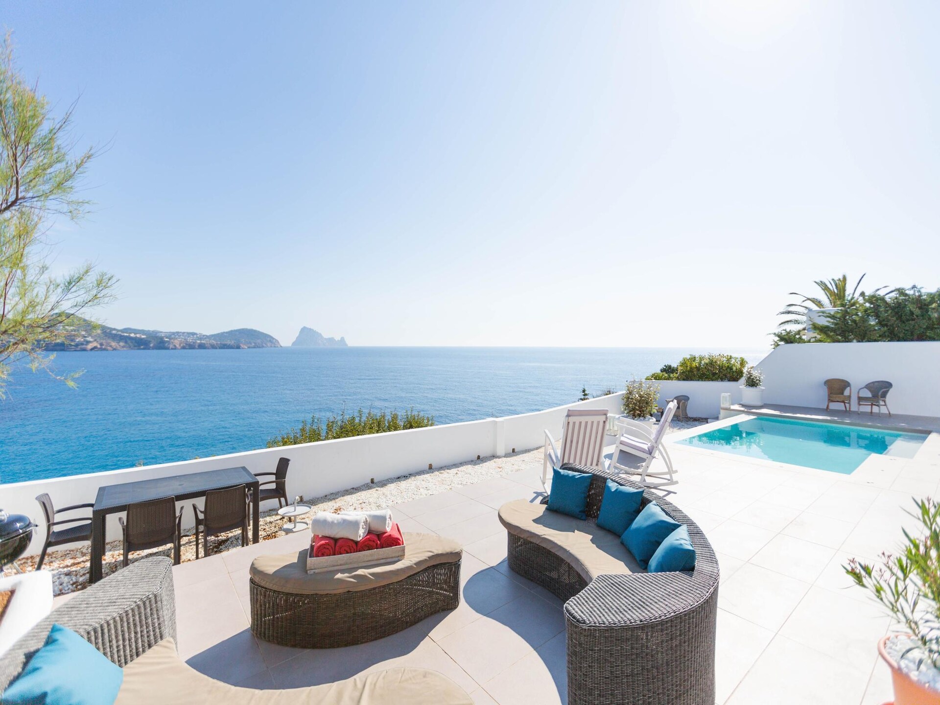 Moderne vrijstaande villa met privézwembad op 500 meter van Cala Codolar - foto 6