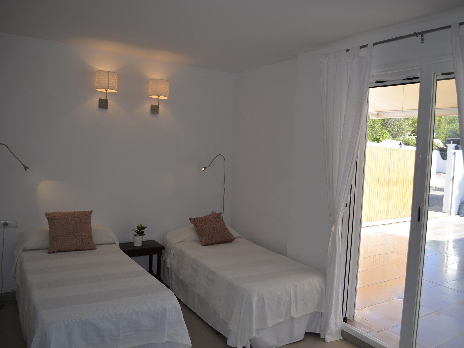 Moderne vrijstaande villa met privézwembad op 500 meter van Cala Codolar - foto 21
