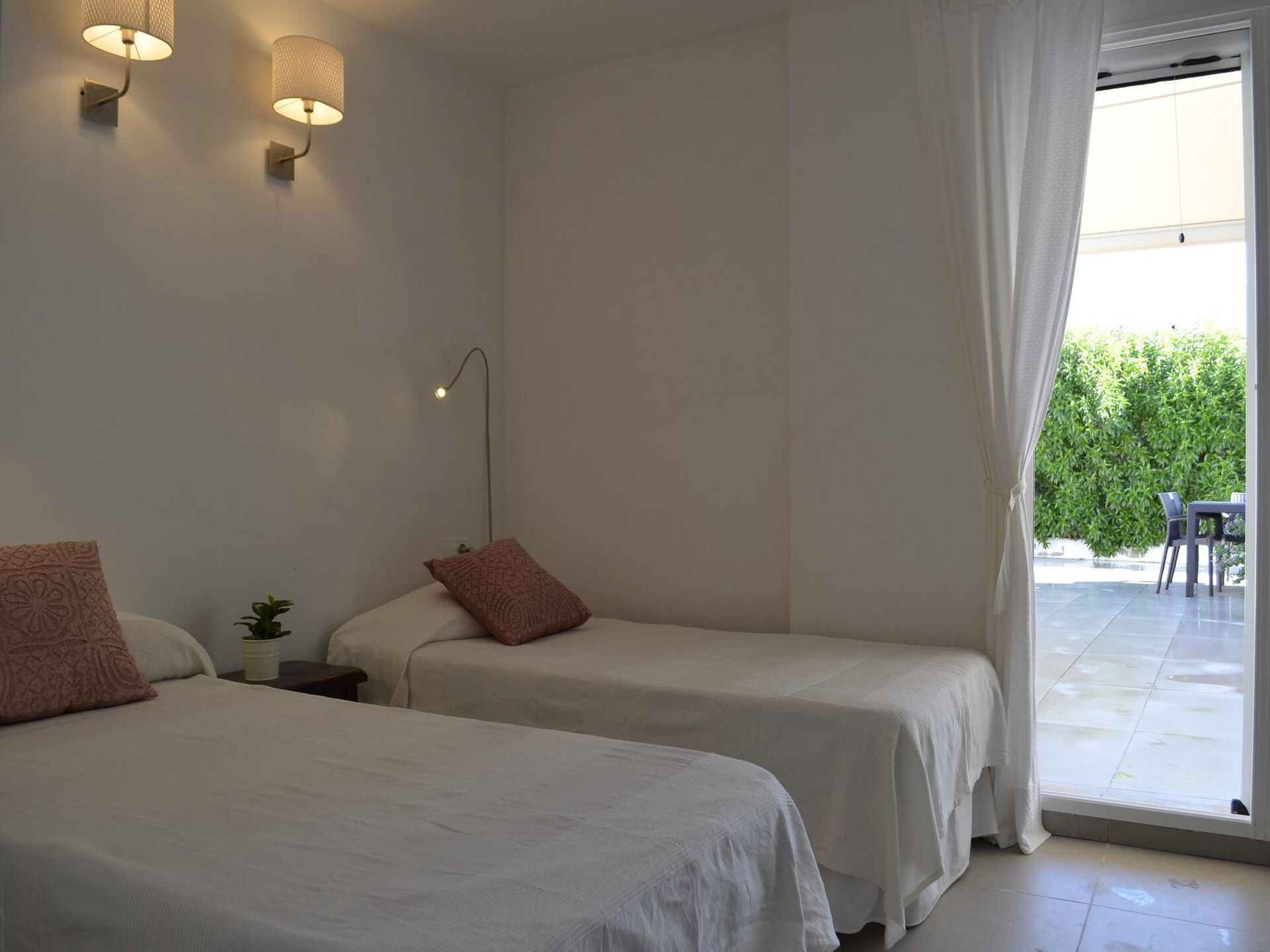 Moderne vrijstaande villa met privézwembad op 500 meter van Cala Codolar - foto 5