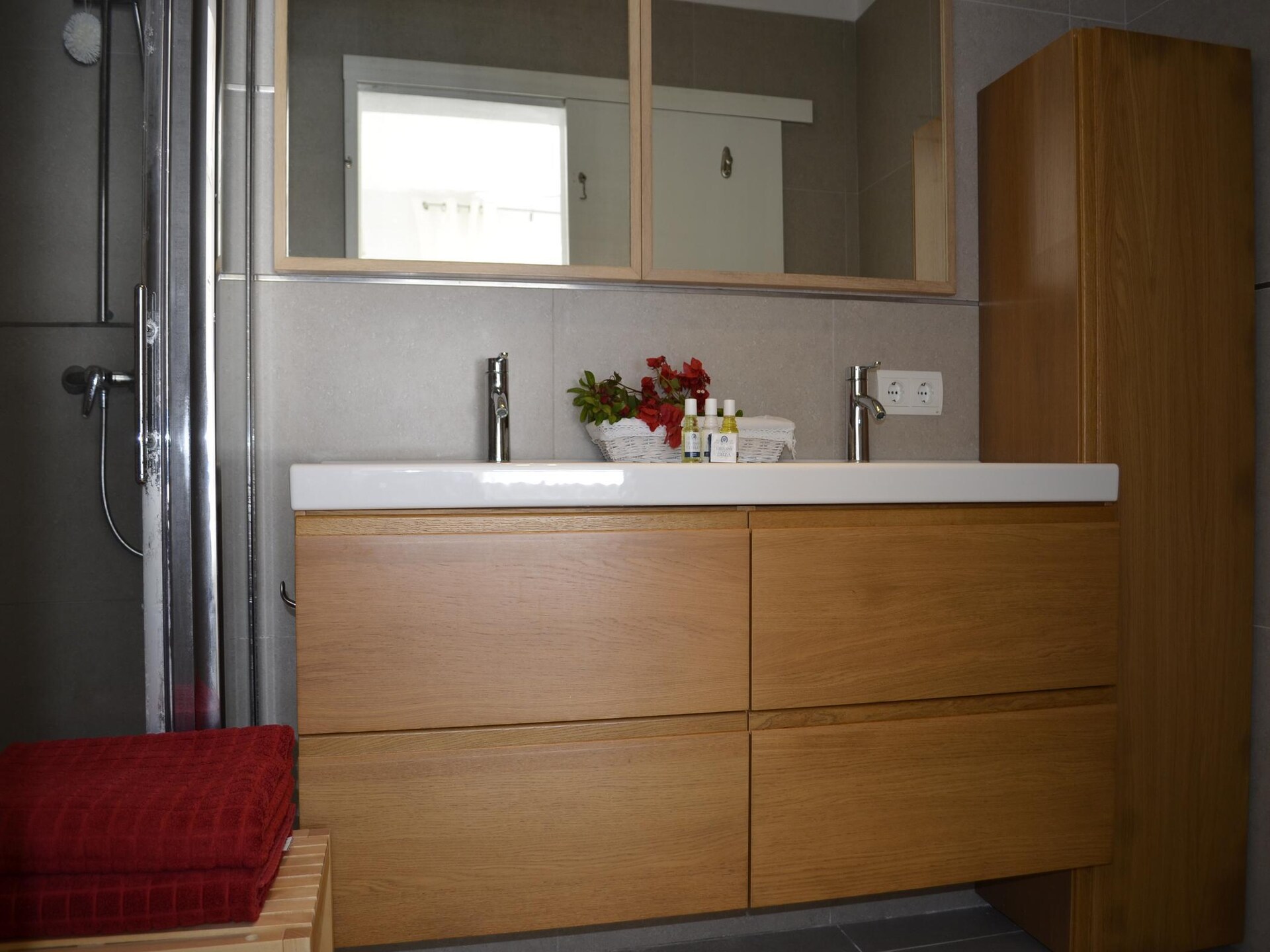 Moderne vrijstaande villa met privézwembad op 500 meter van Cala Codolar - foto 25