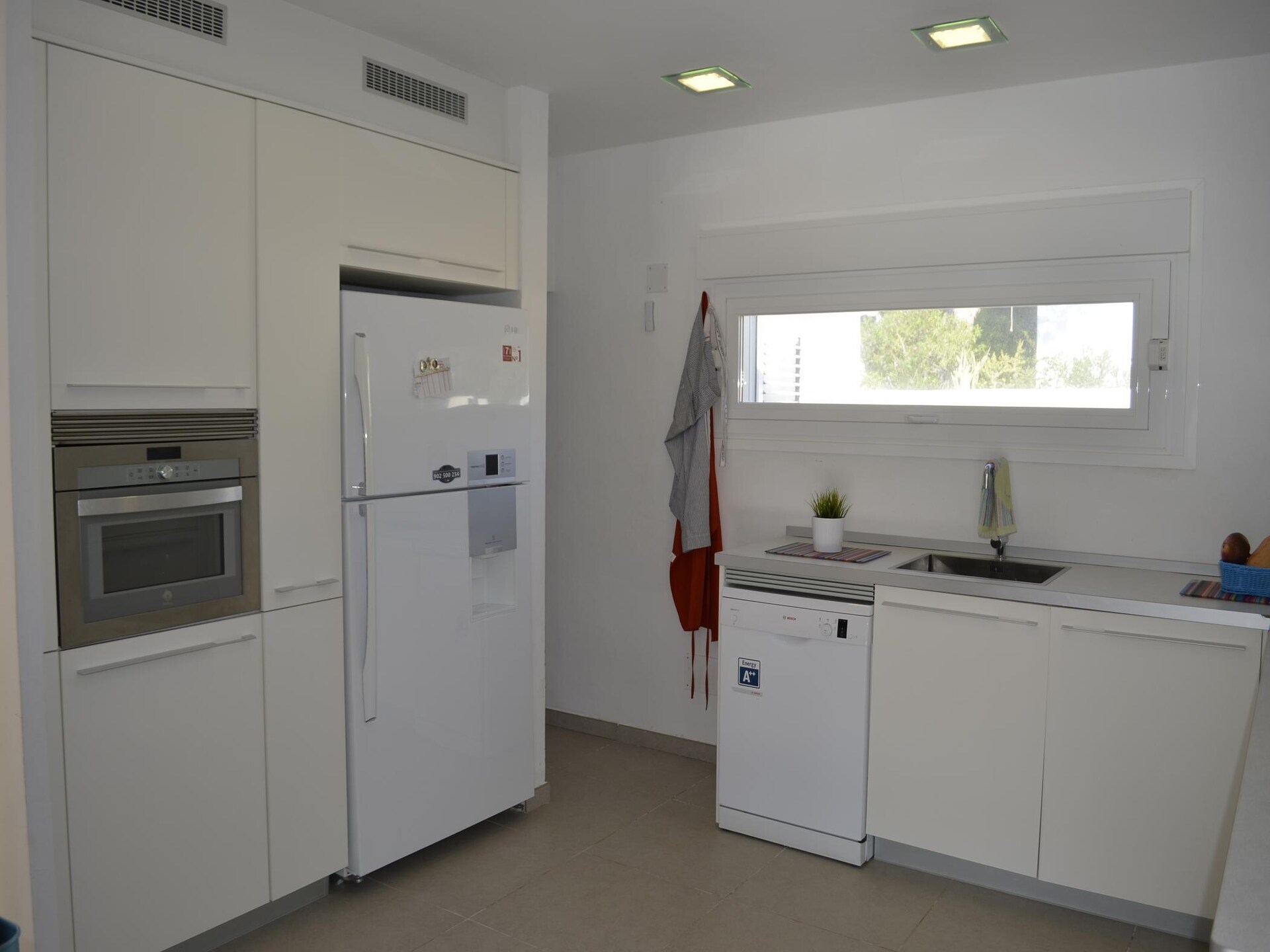 Moderne vrijstaande villa met privézwembad op 500 meter van Cala Codolar - foto 18