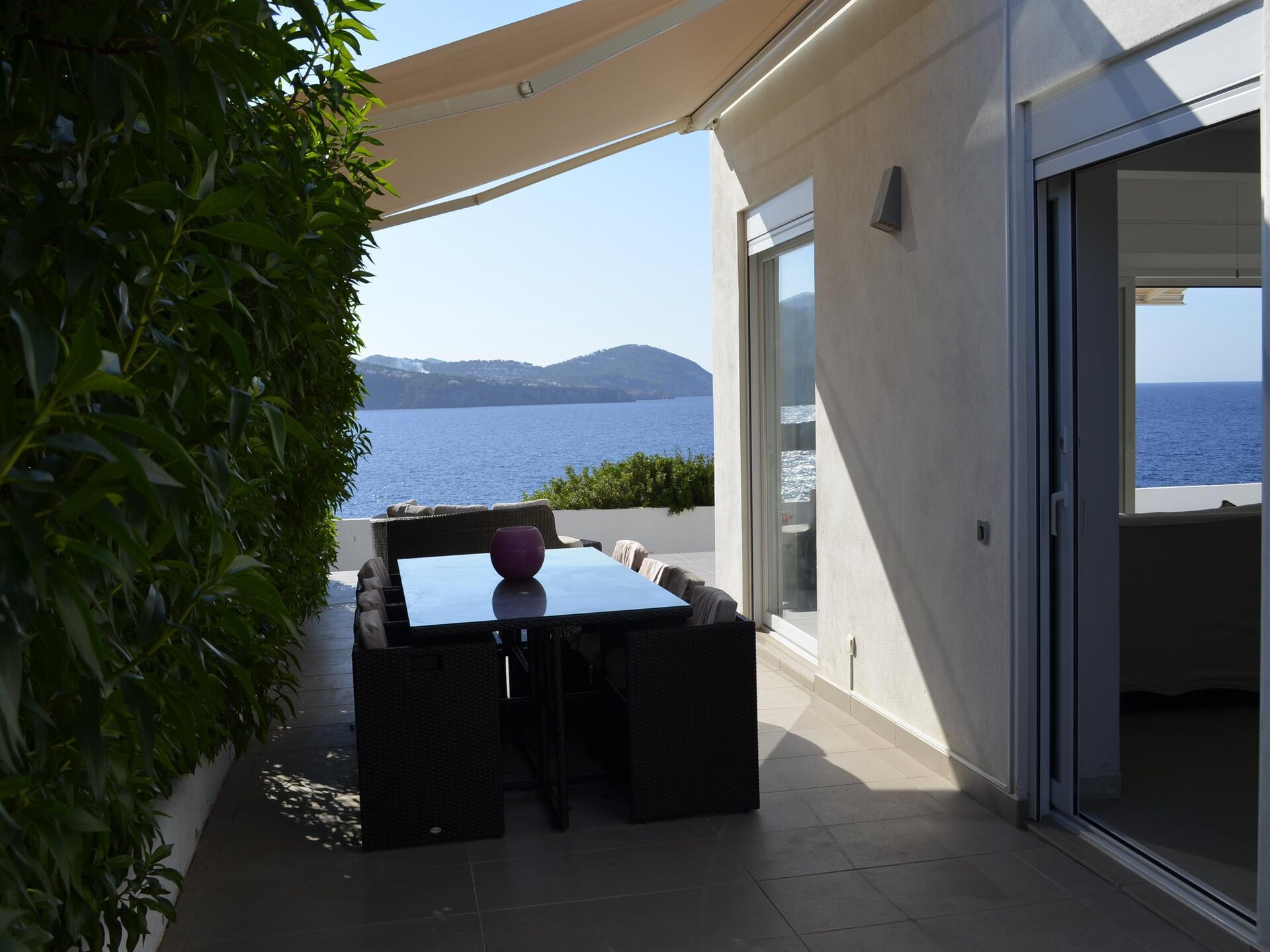 Moderne vrijstaande villa met privézwembad op 500 meter van Cala Codolar - foto 31