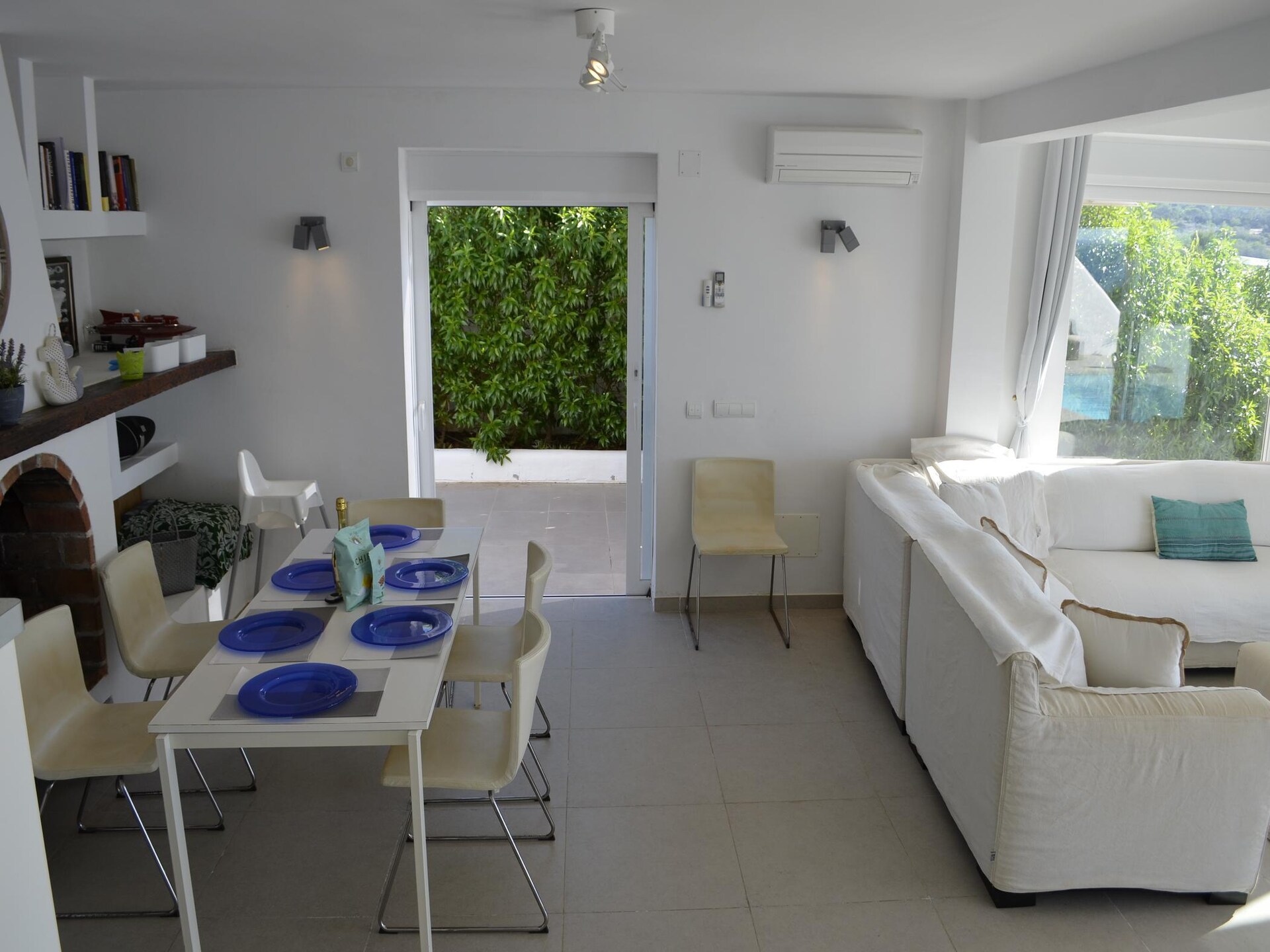 Moderne vrijstaande villa met privézwembad op 500 meter van Cala Codolar - foto 17