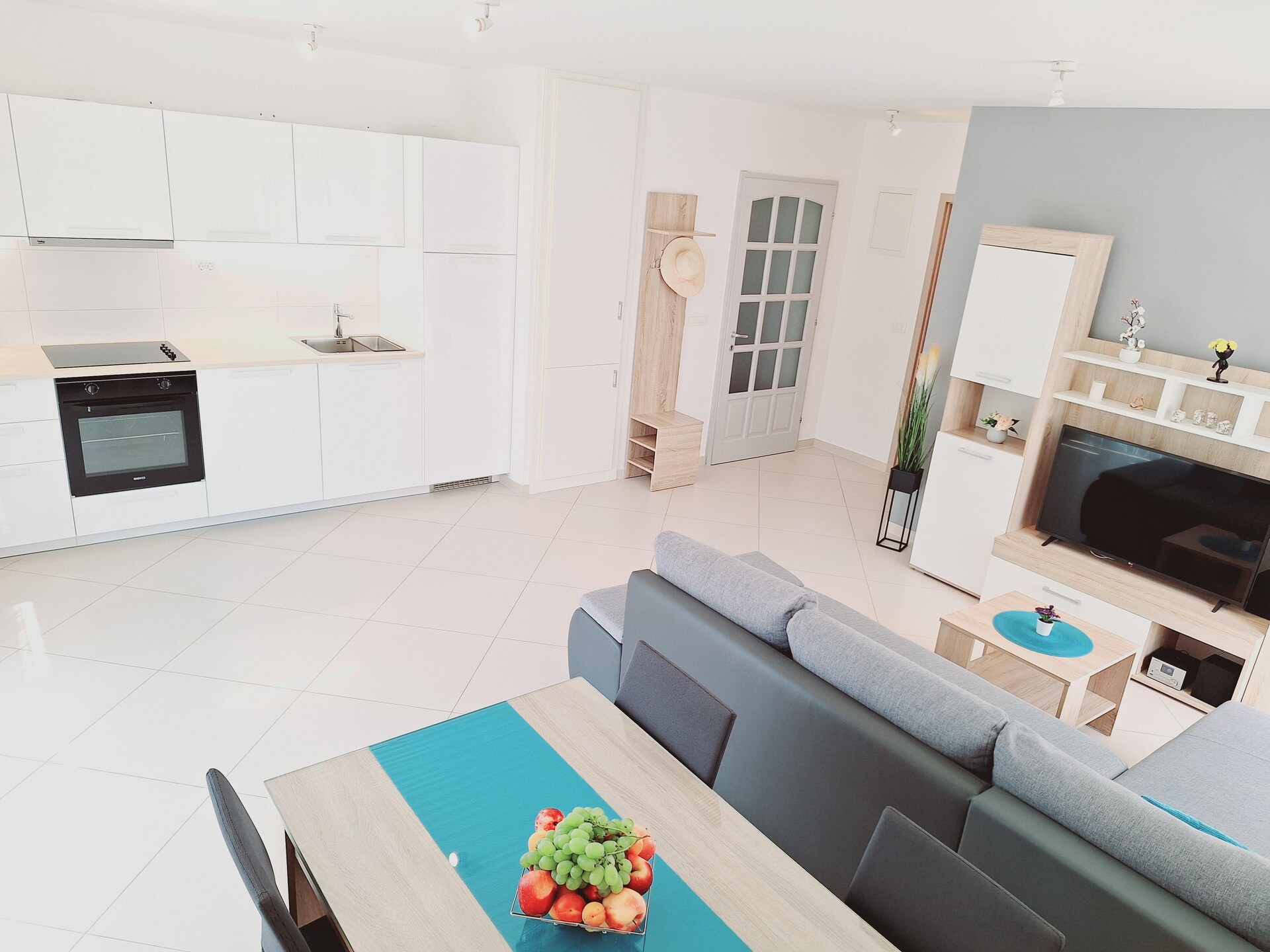 Op 1,0 km van het centrum: modern appartement aan zee in Kastel Stafilic - foto 15